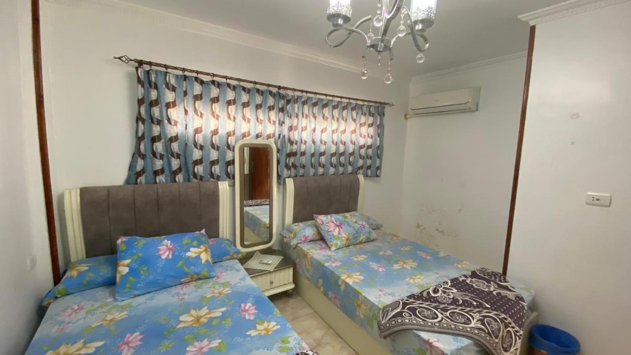 Salah Eldin 2 Bed Super Lux , Garden&sea View, First Floor , Family Only سوبر لوكس دور اول المعموره الشاطىء بجوار المنتزه Mamoura مع كارنيهات الدخول طول السنه و الشاطىء الخاص من اول مايو لنهايه اكتوبر للعائلات Apartament Alexandria