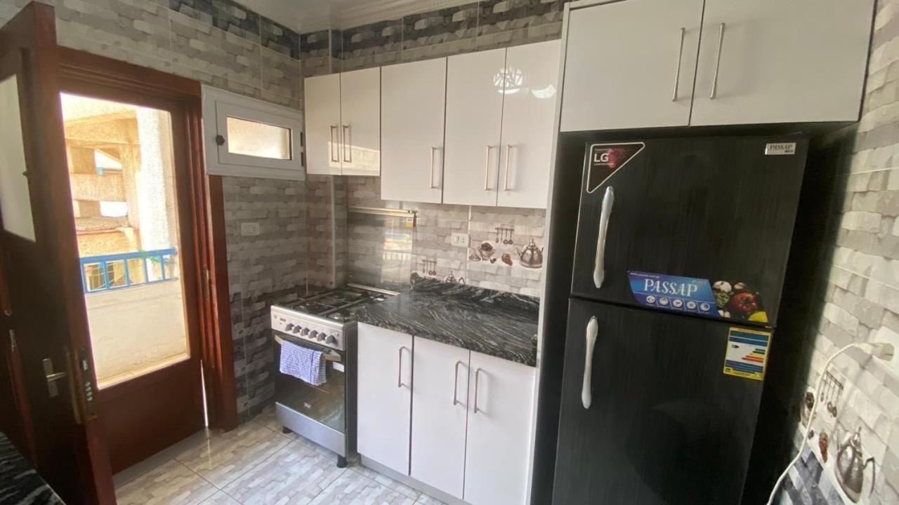 Salah Eldin 2 Bed Super Lux , Garden&sea View, First Floor , Family Only سوبر لوكس دور اول المعموره الشاطىء بجوار المنتزه Mamoura مع كارنيهات الدخول طول السنه و الشاطىء الخاص من اول مايو لنهايه اكتوبر للعائلات * Alexandria