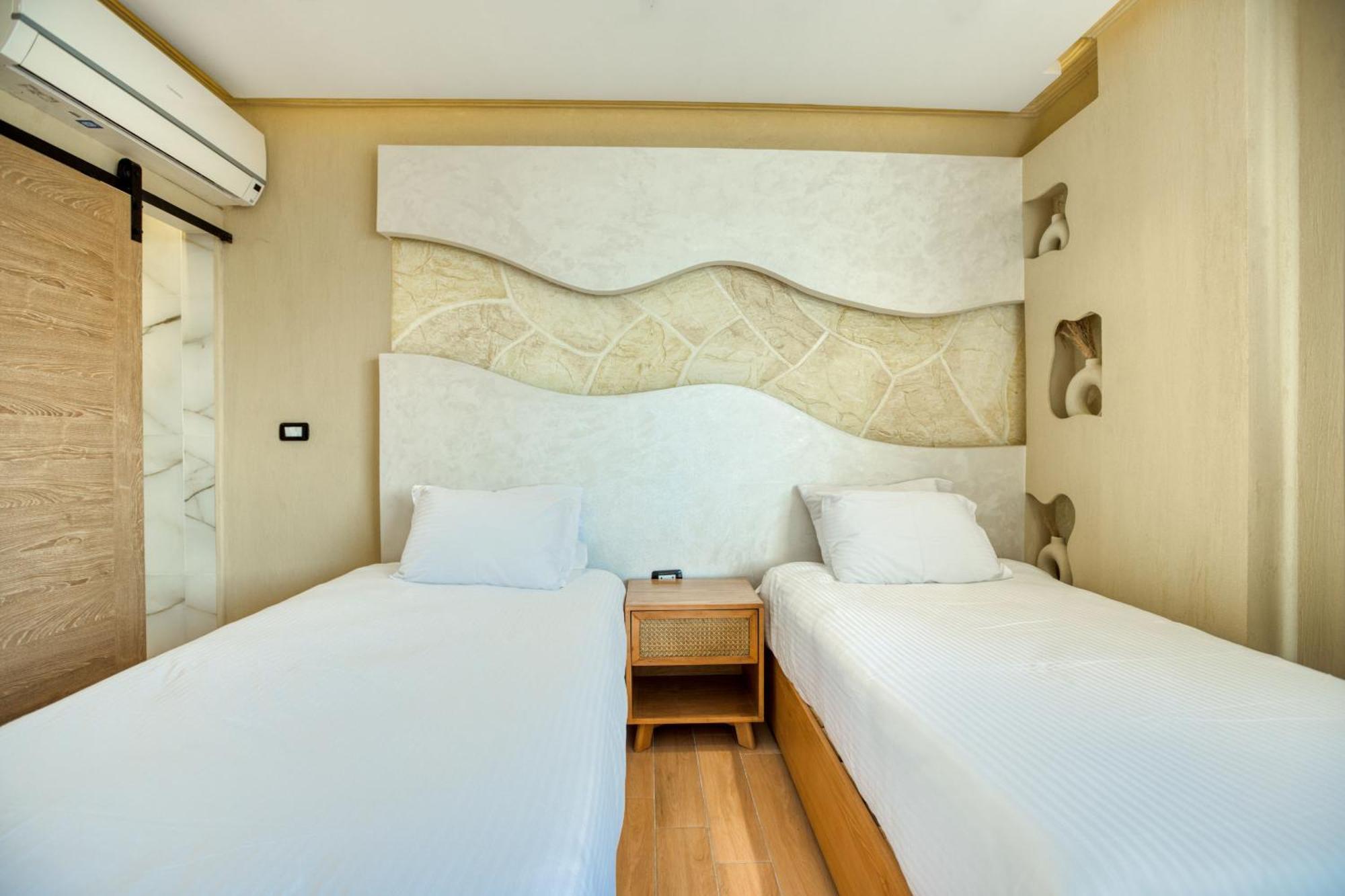 Eterna Pyramids View Hotel