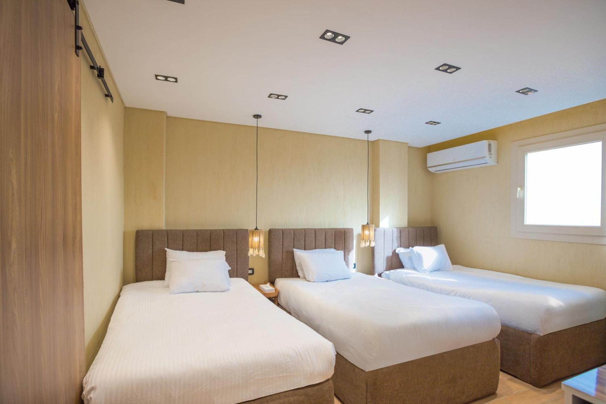 Hotel Eterna Pyramids View