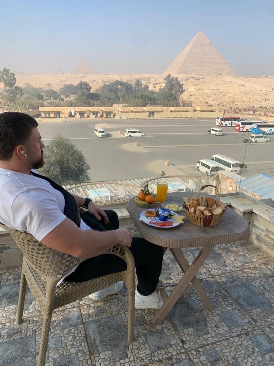 Tut Pyramids View Hotel *