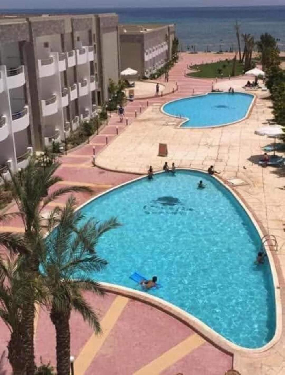 Furnished & Kitchen Seaview Beachfront Near Airport Apartment *