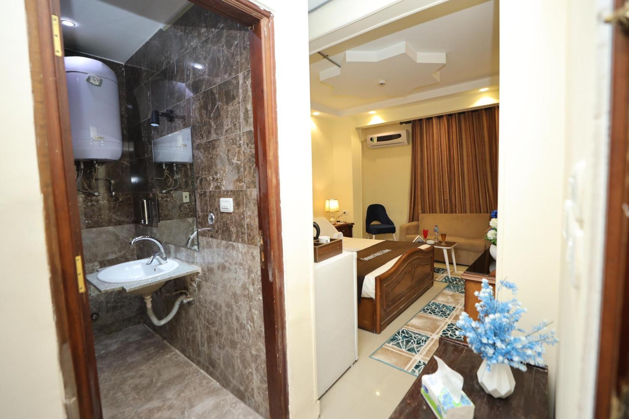 Hotel No Name 3*