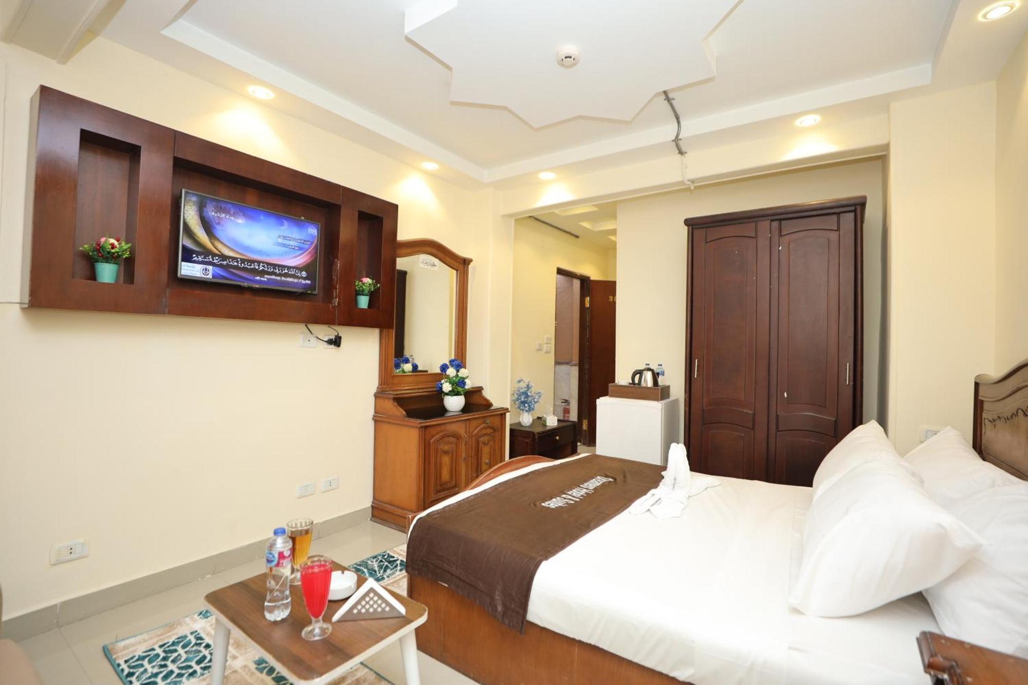 No Name Otel Giza