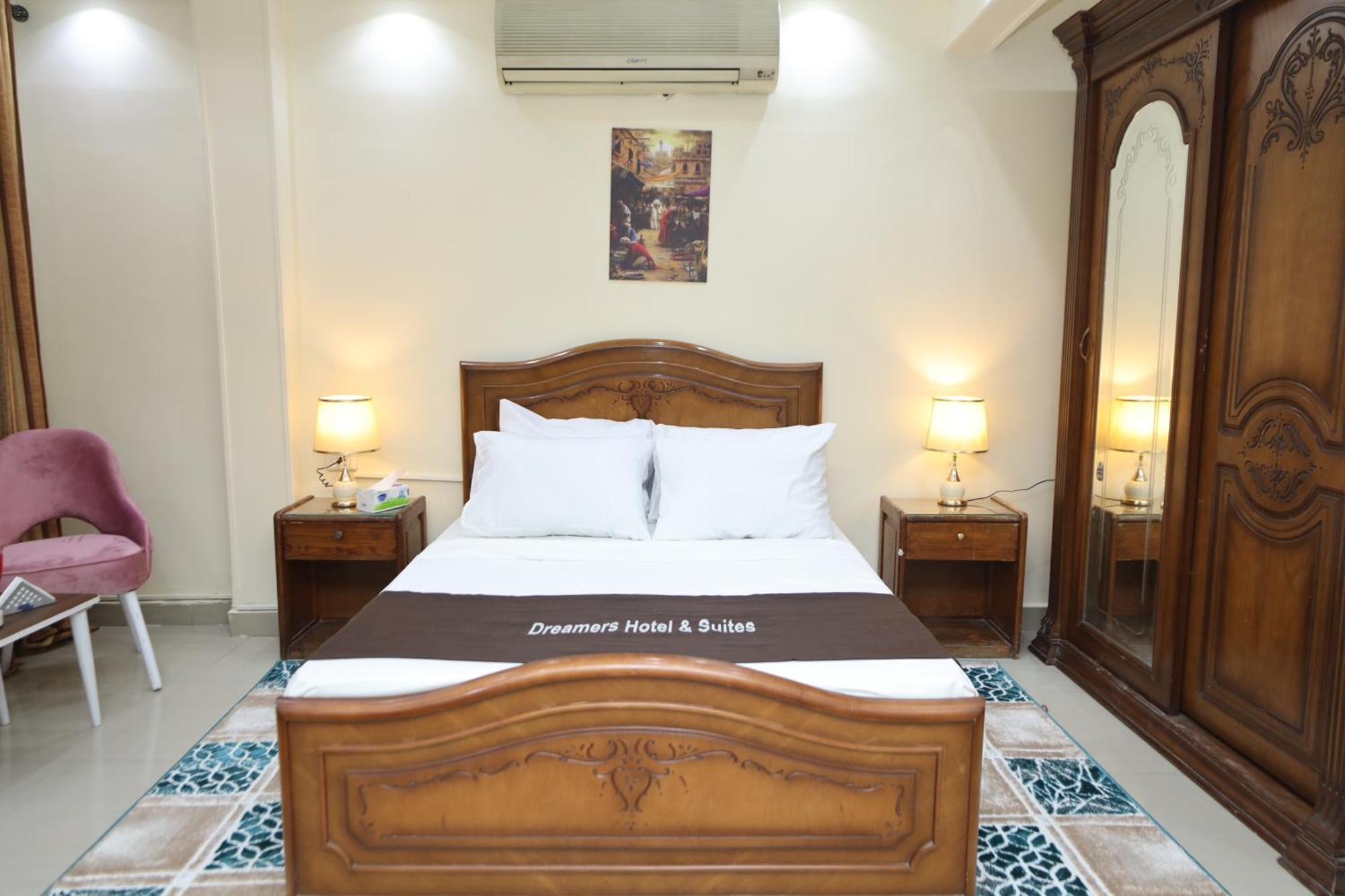 No Name Otel Giza