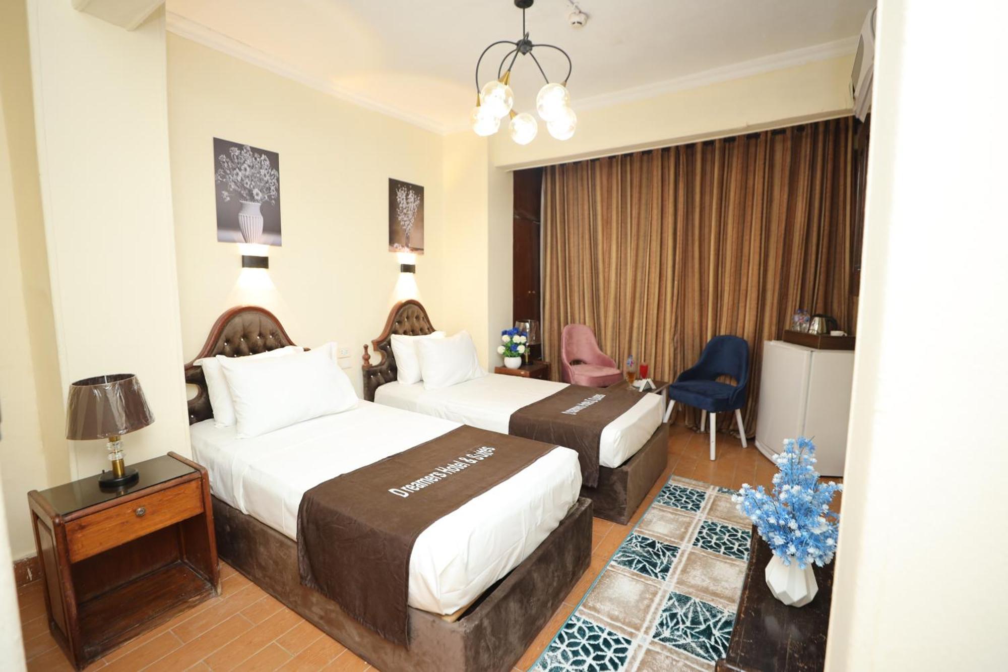 No Name Otel Giza