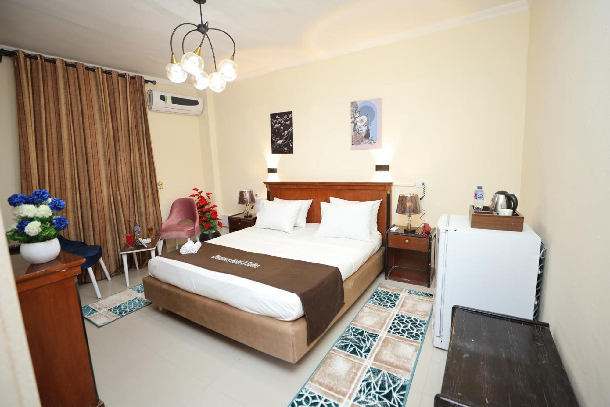 No Name Otel