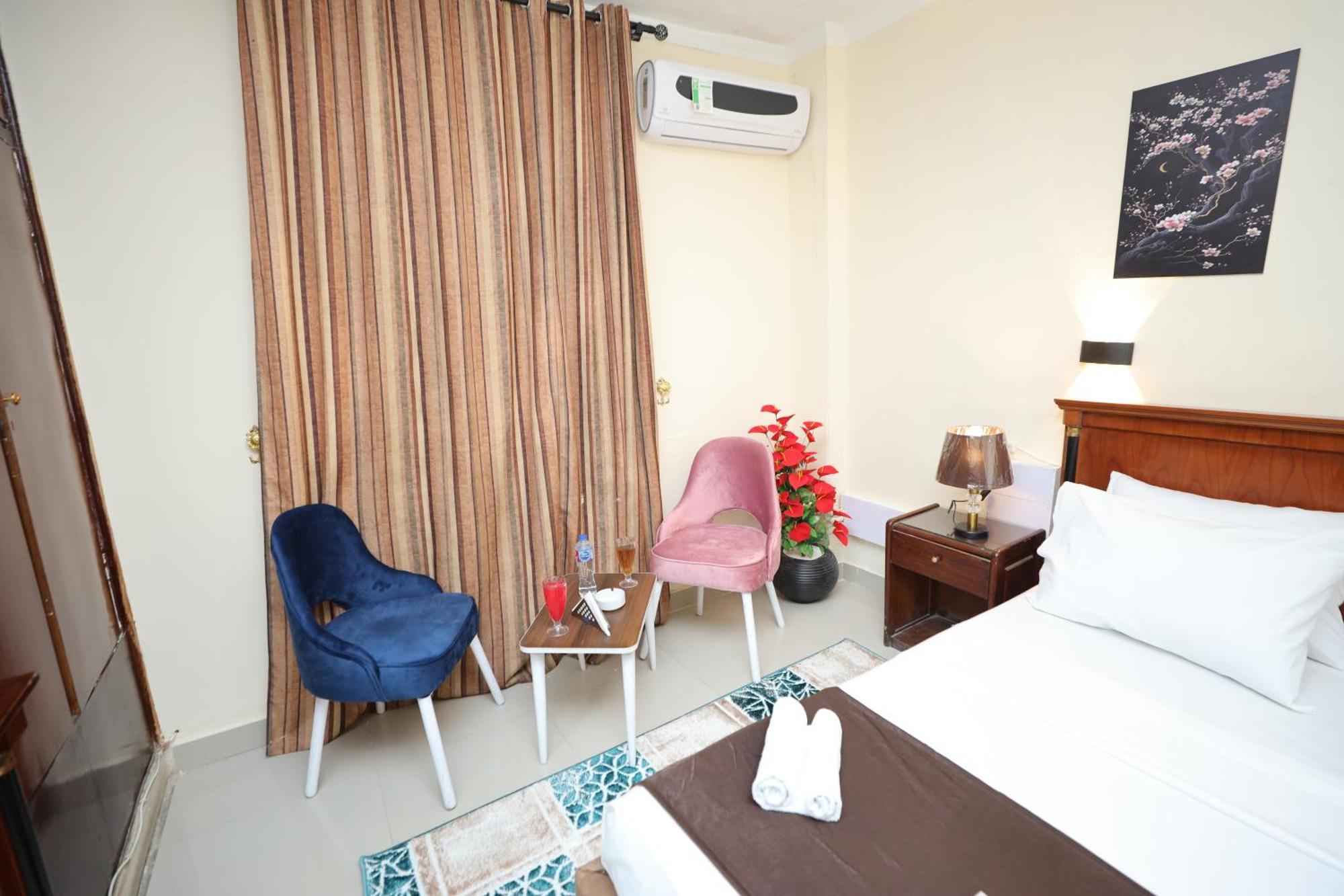 No Name Otel 3*