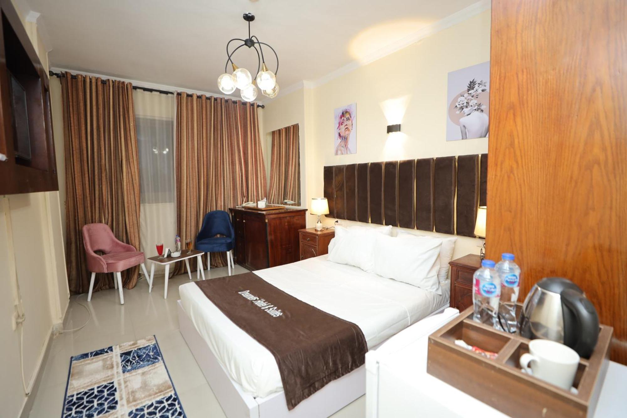 No Name Hotel