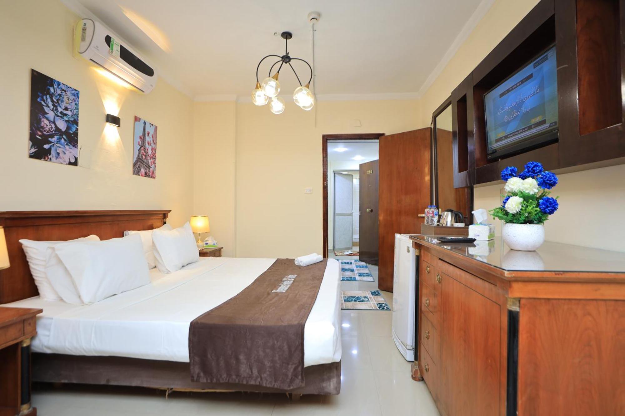 Hotel No Name