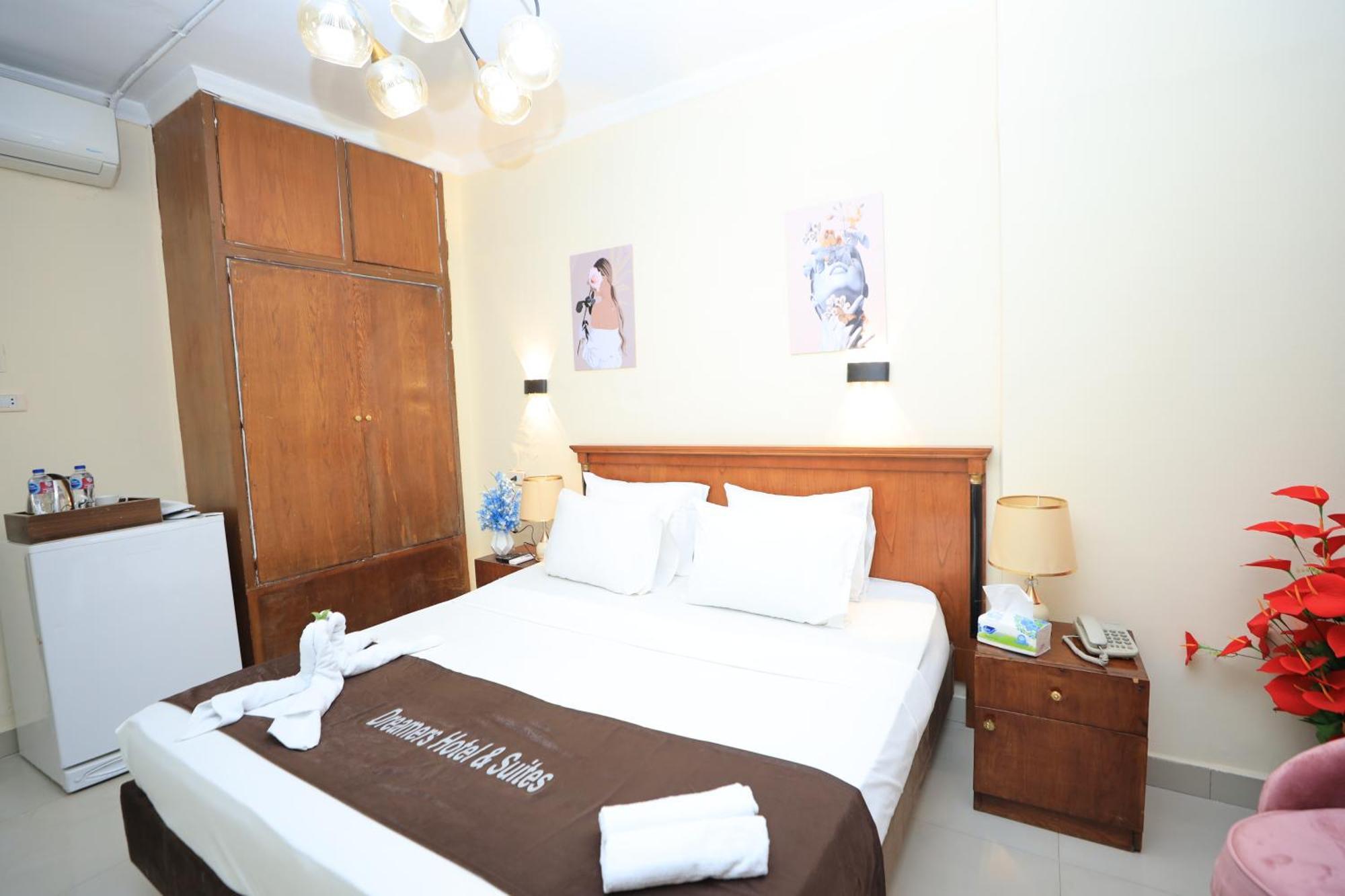 No Name Otel Giza