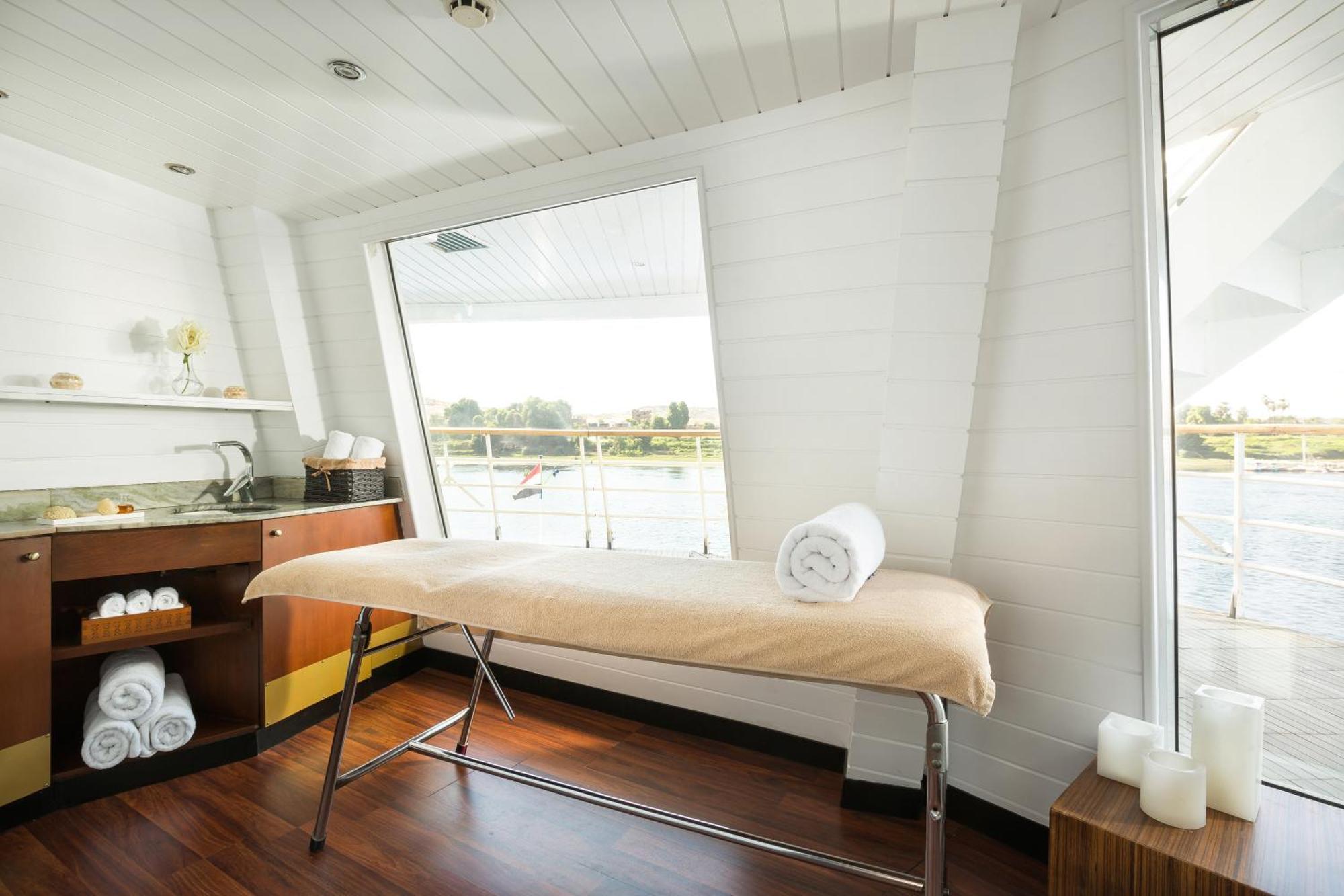 Hotel M/y Alyssa - 4 Or 7 Nights From Each Monday And 3 Or 7 Nights From Aswan Each Friday Luxor