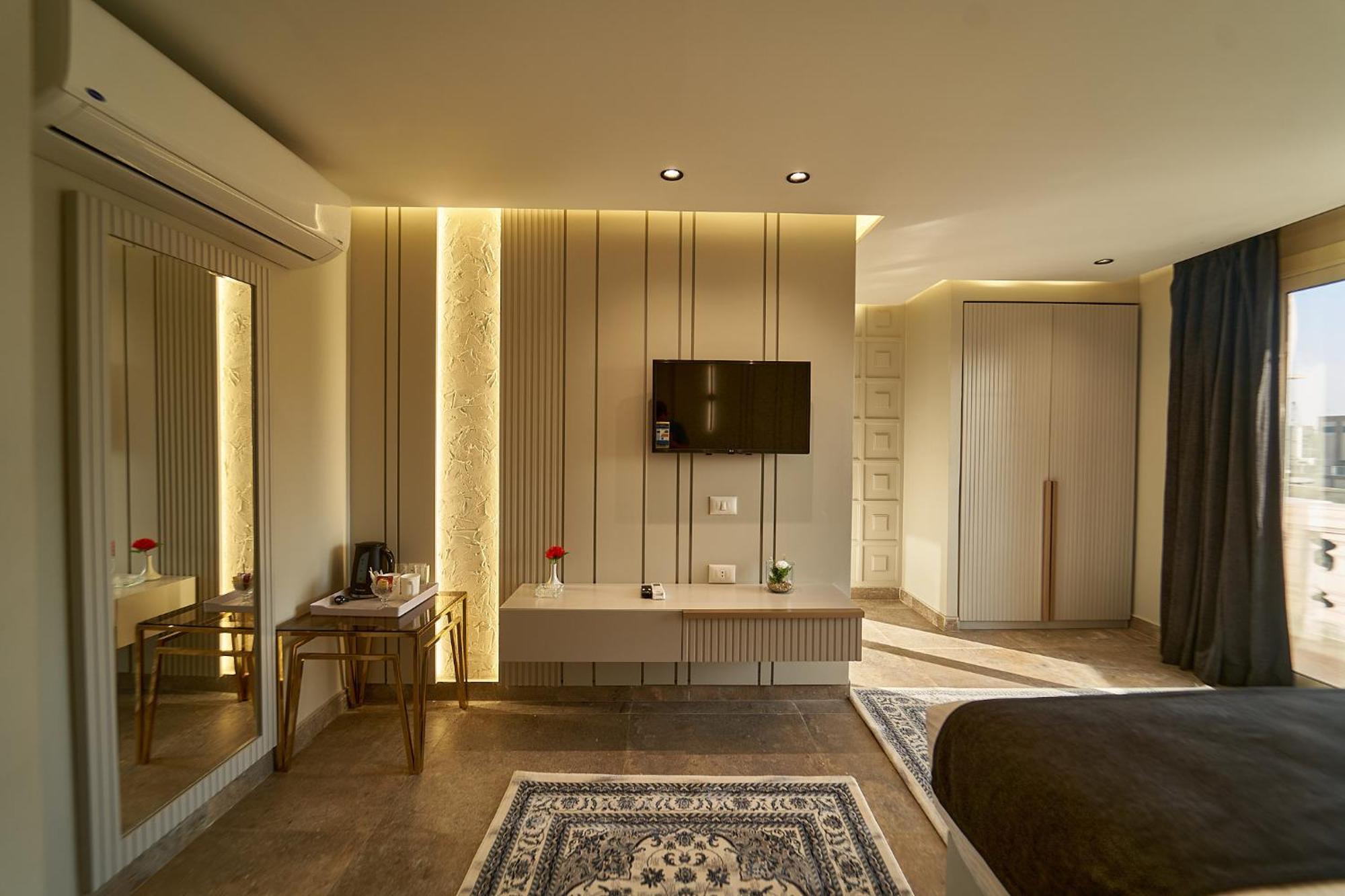 Hotel Pyramids Charm 3*