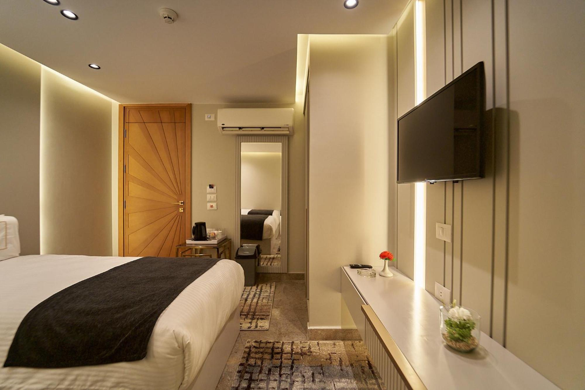 Hotel Pyramids Charm 3*