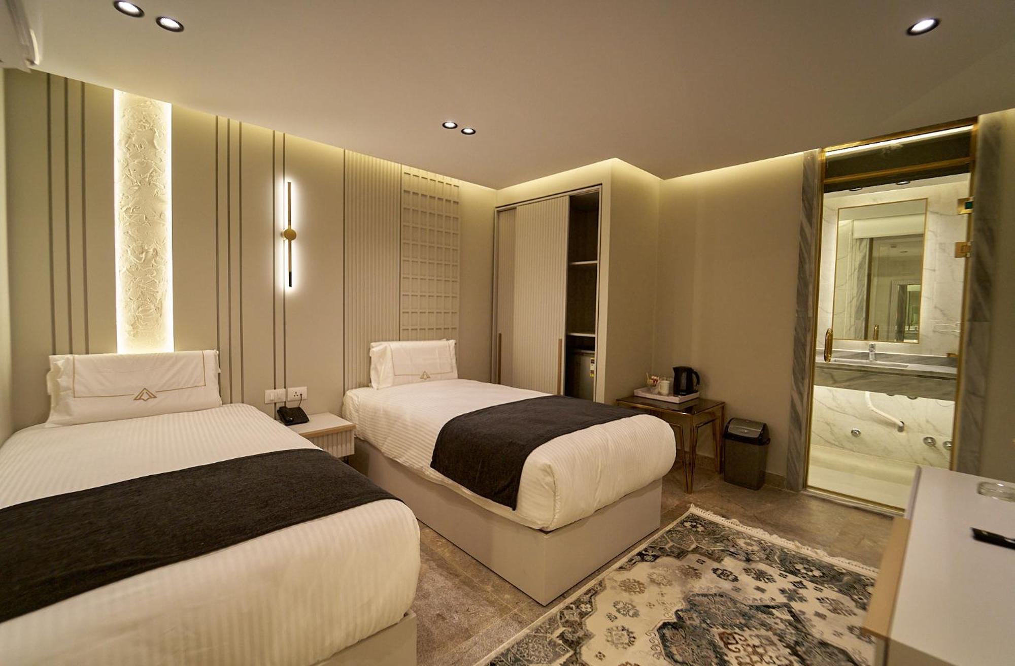Pyramids Charm Al Kawm al Akhdar