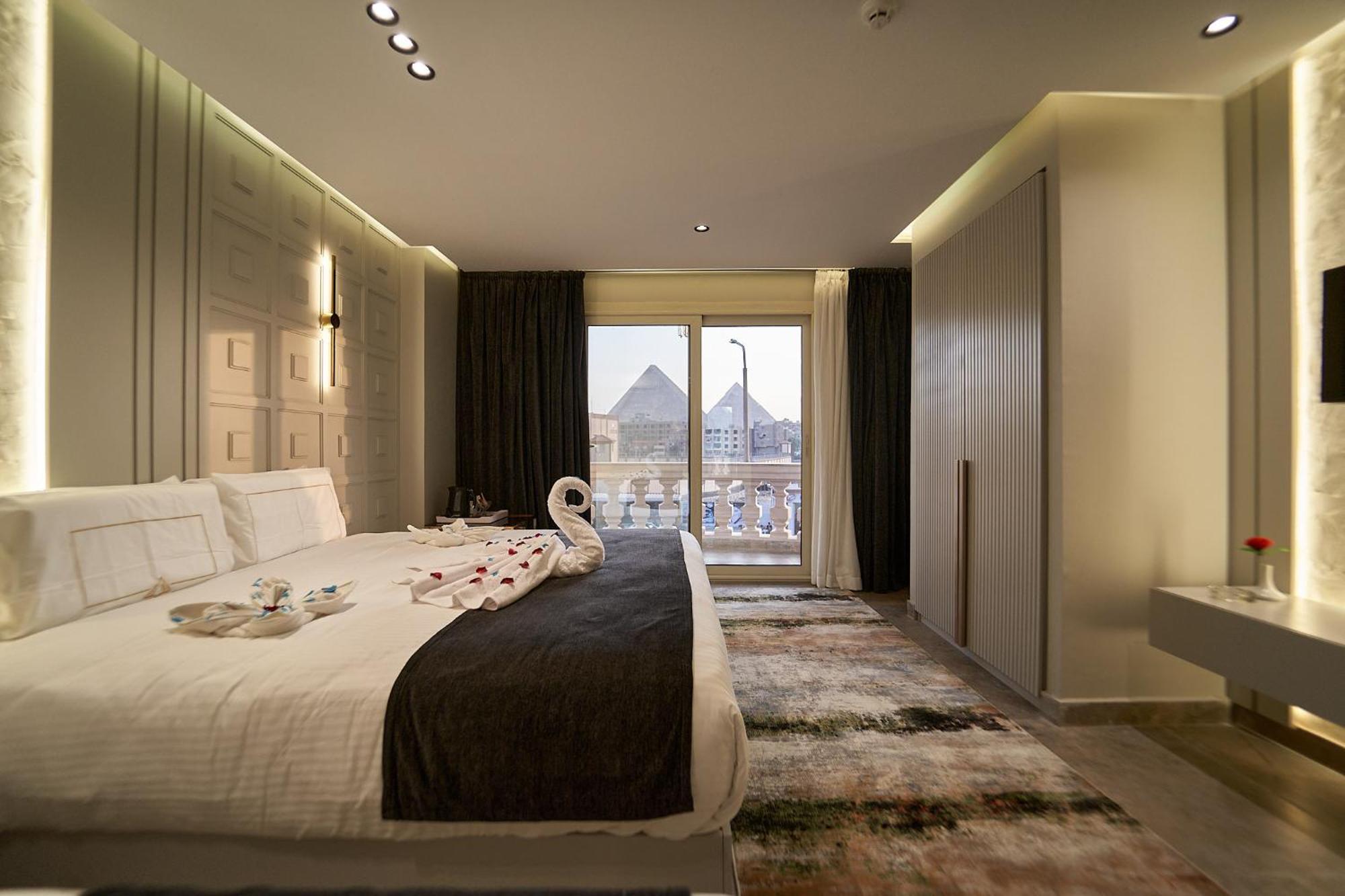 Hotel Pyramids Charm 3*