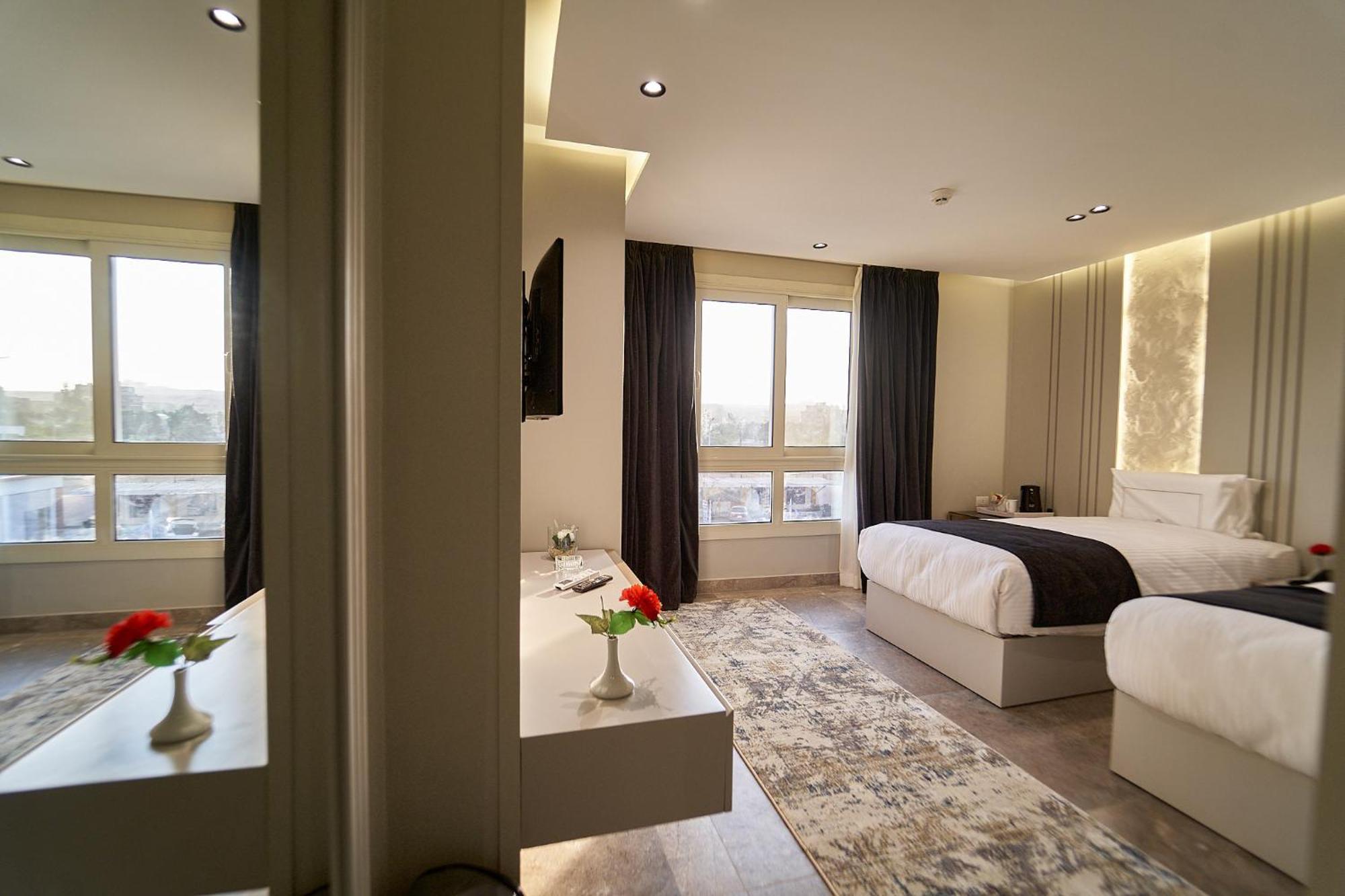 Hotel Pyramids Charm 3*