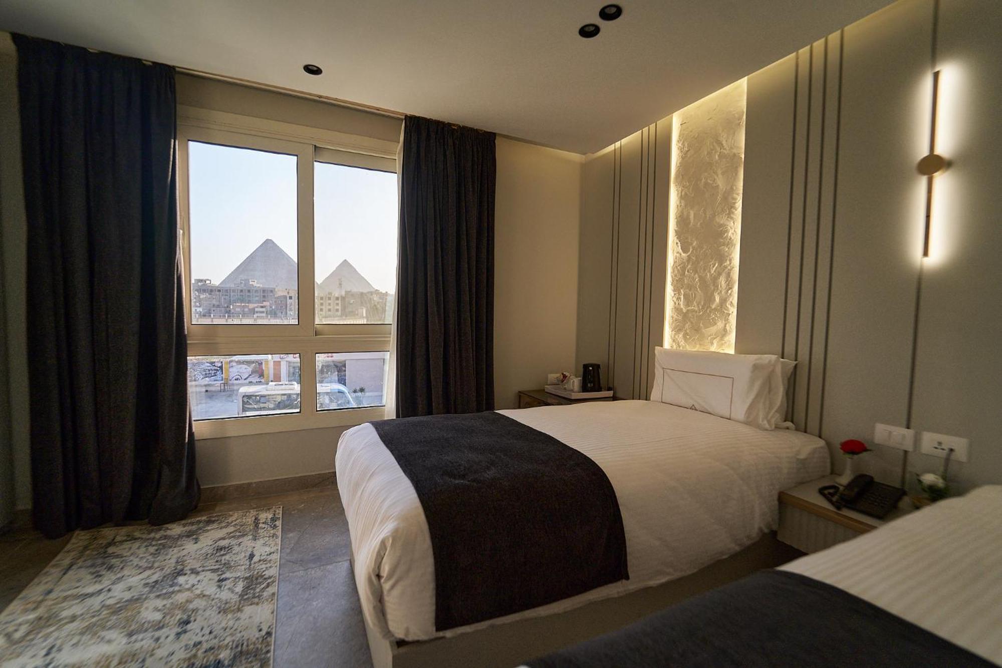 Hotel Pyramids Charm 3*