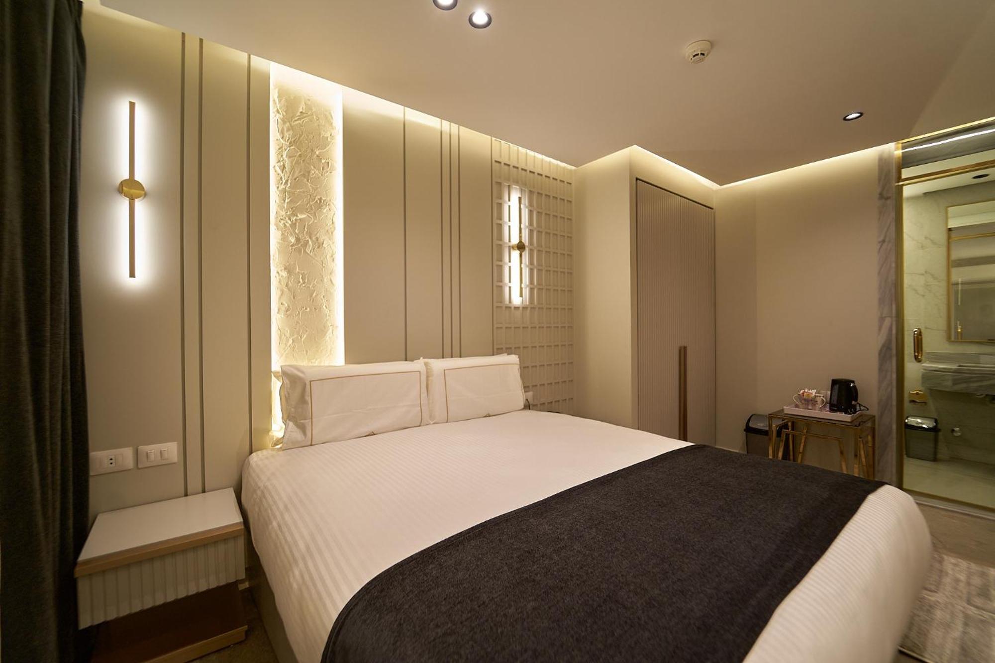 Hotel Pyramids Charm 3*