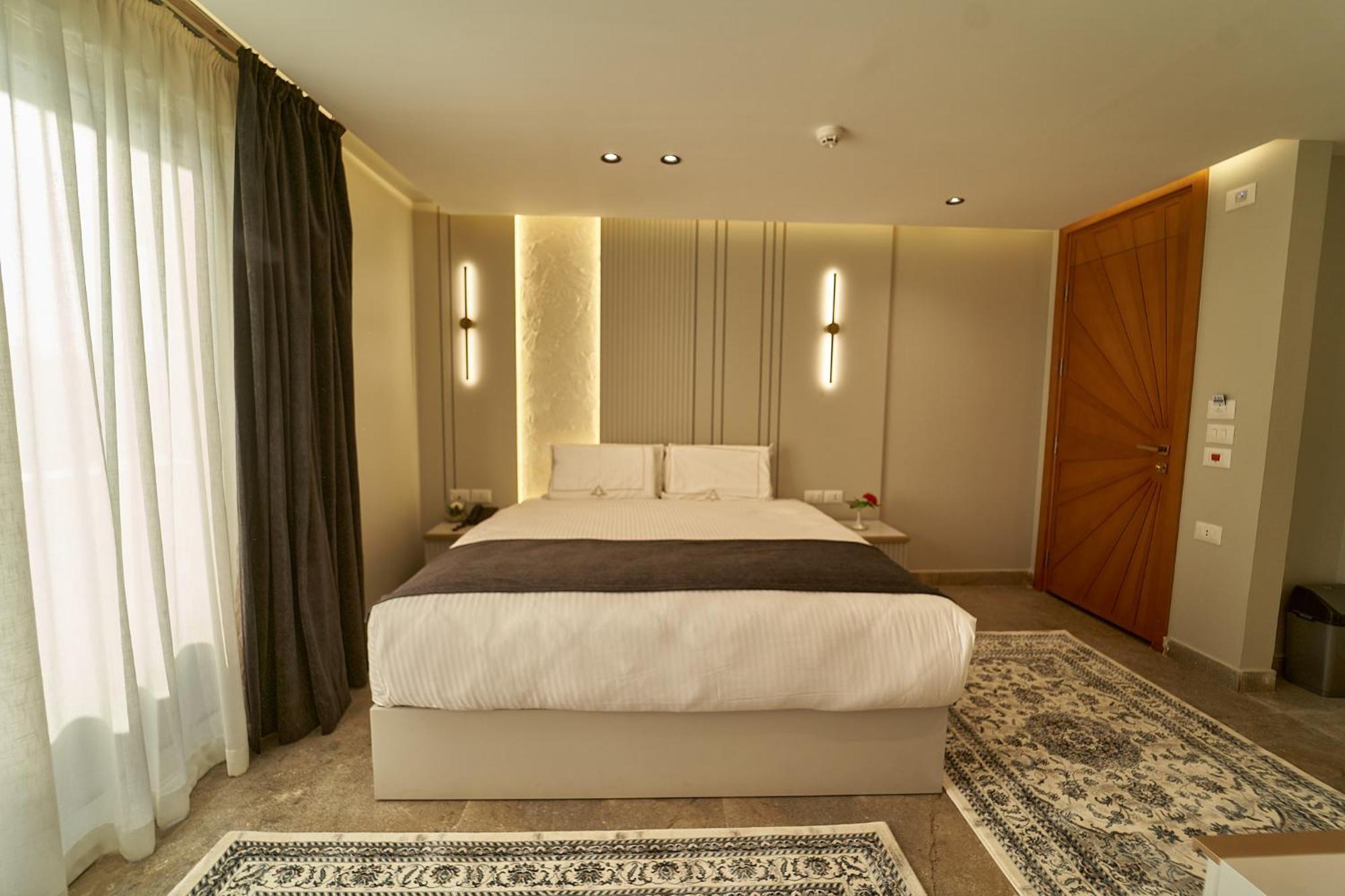 Pyramids Charm Hotel