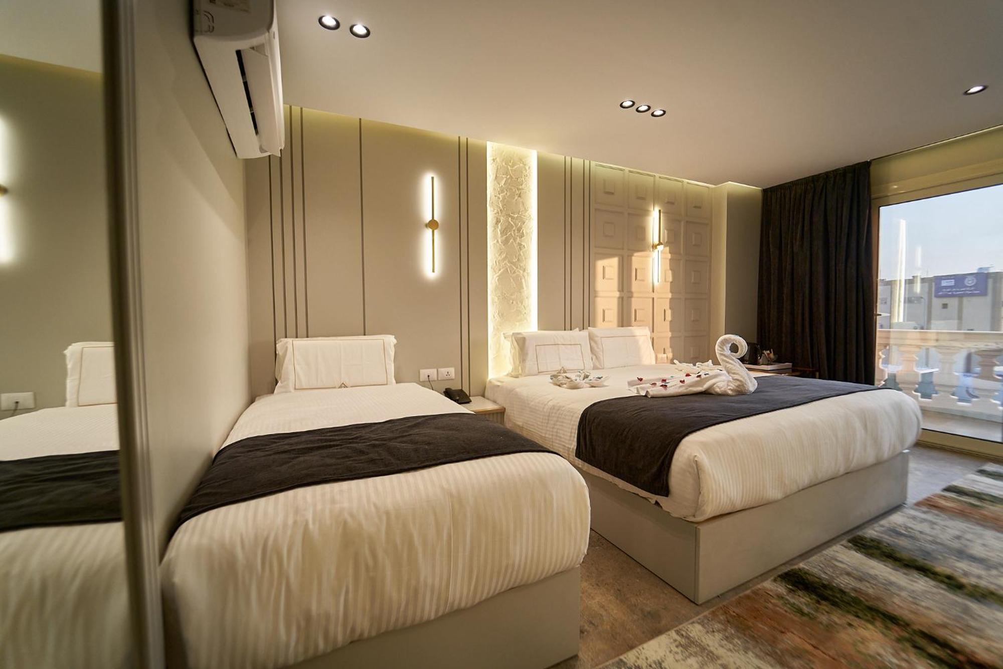 Hotel Pyramids Charm 3*