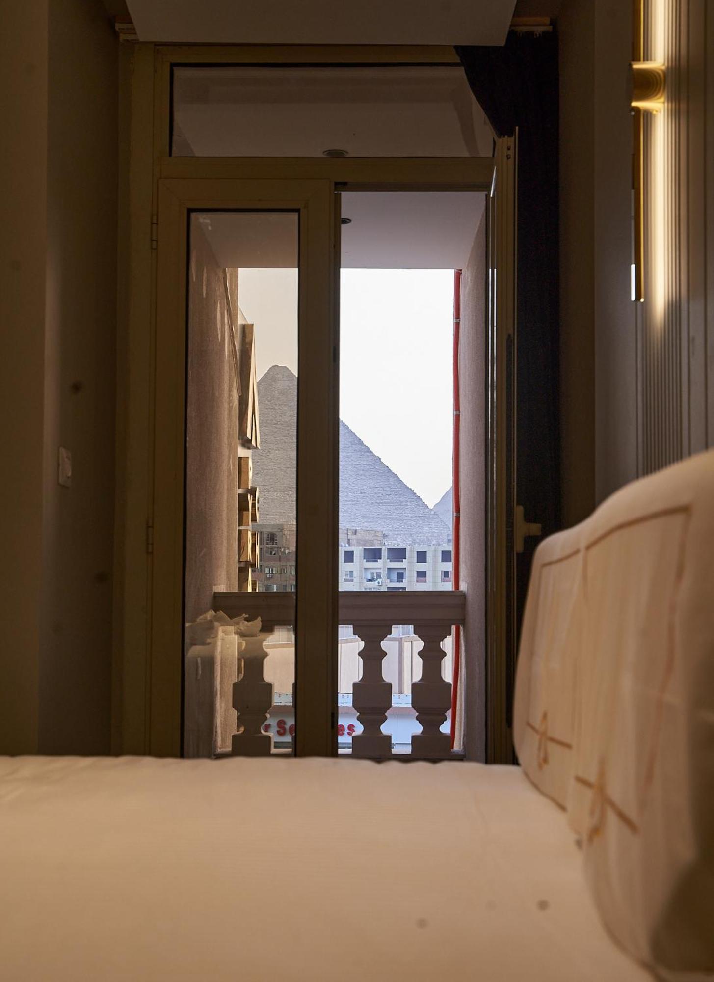 Pyramids Charm Hotel