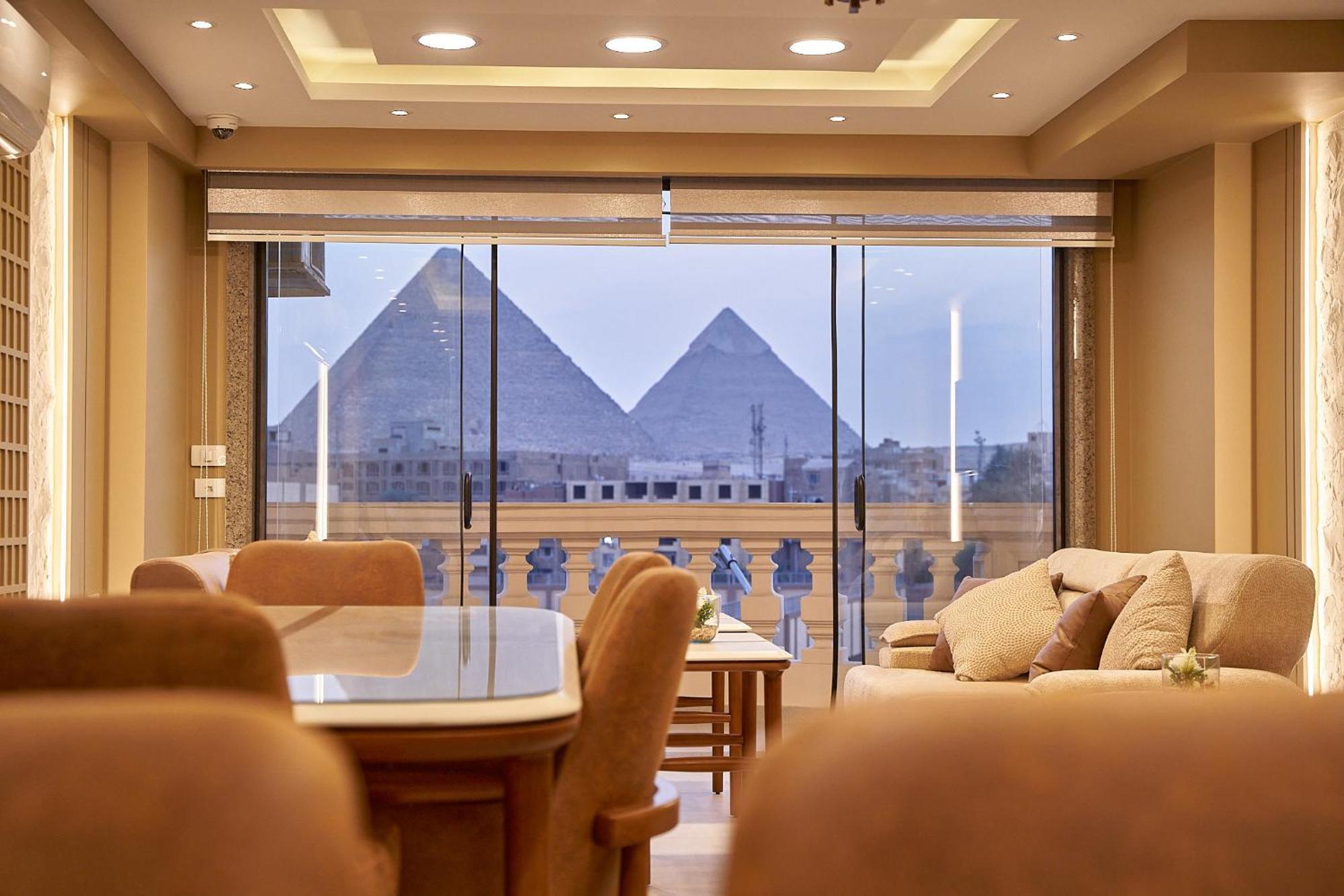 Hotel Pyramids Charm