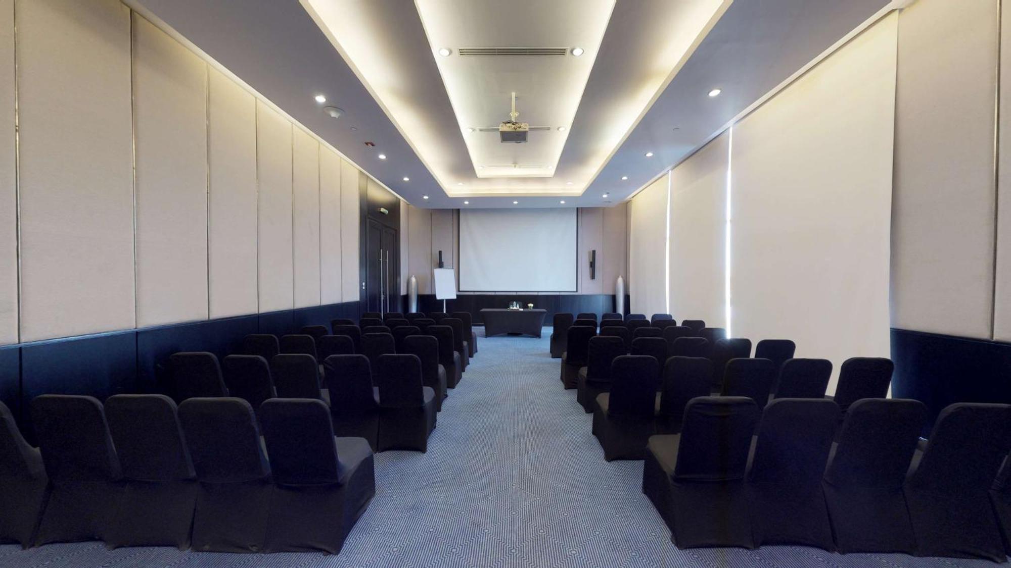 Dusit Thani Lakeview Hotel