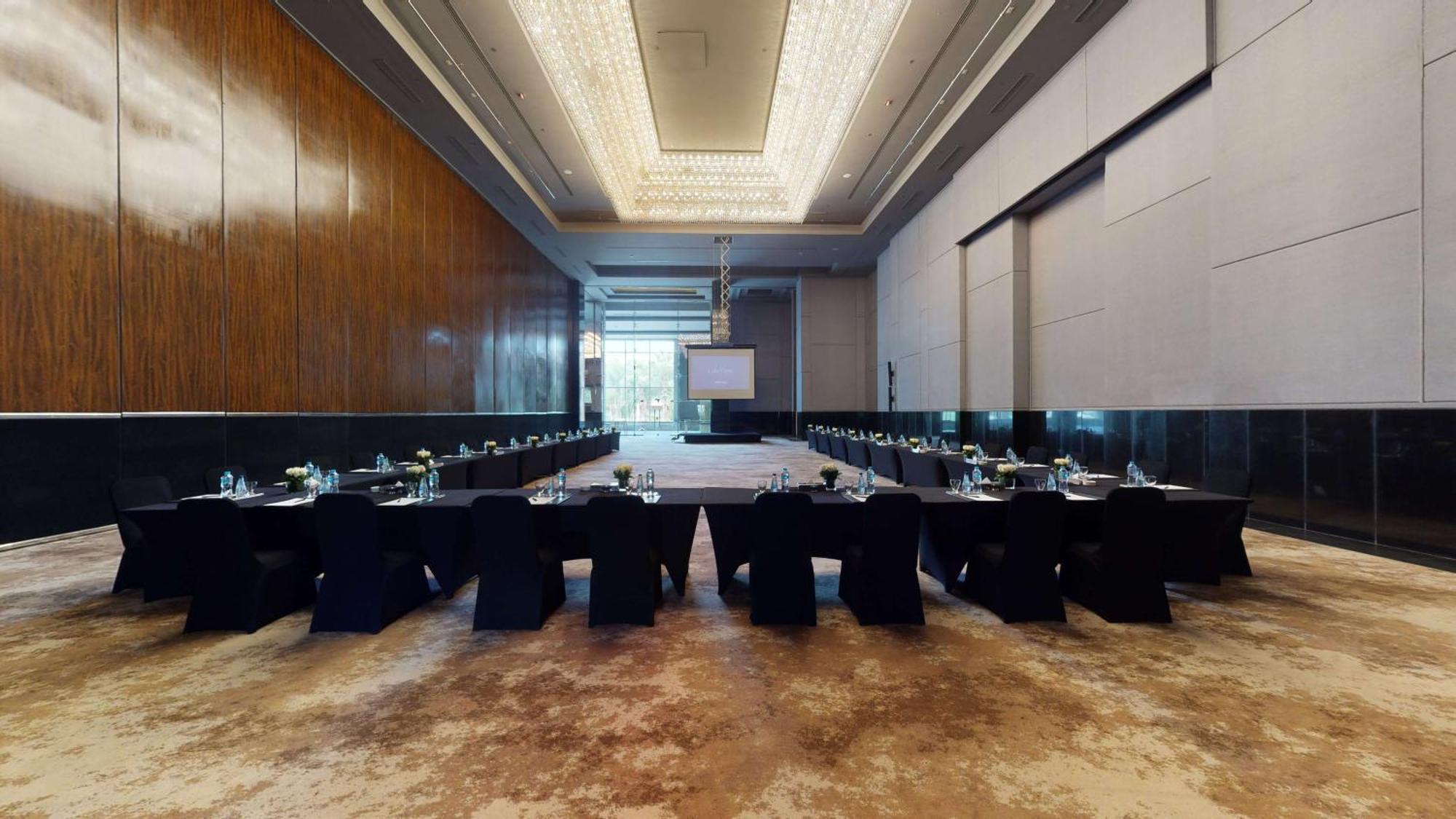 Hotel Dusit Thani Lakeview