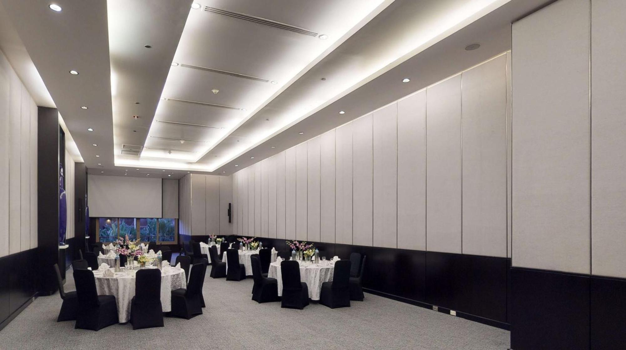 Dusit Thani Lakeview Hotel 5*