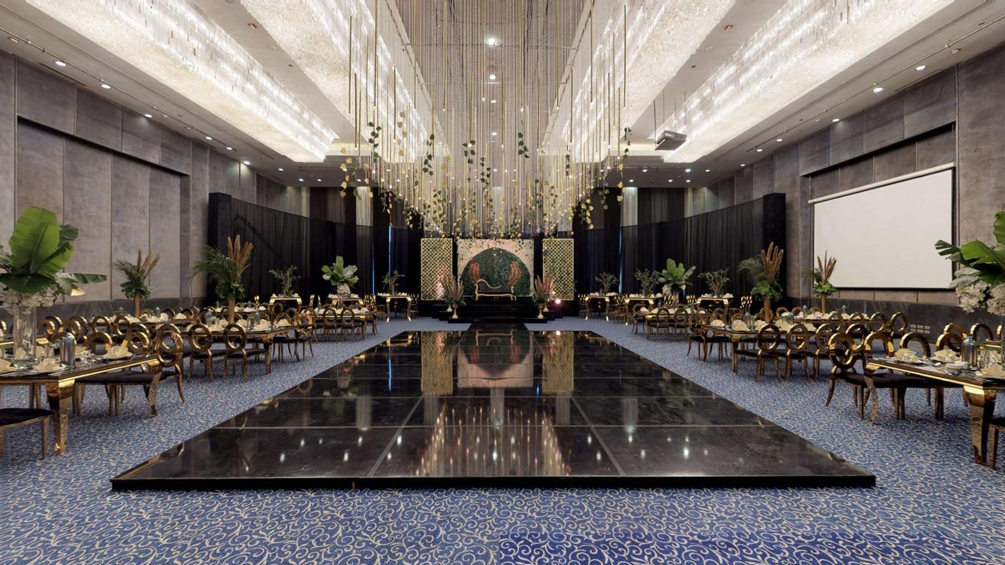 Hotel Dusit Thani Lakeview 5*