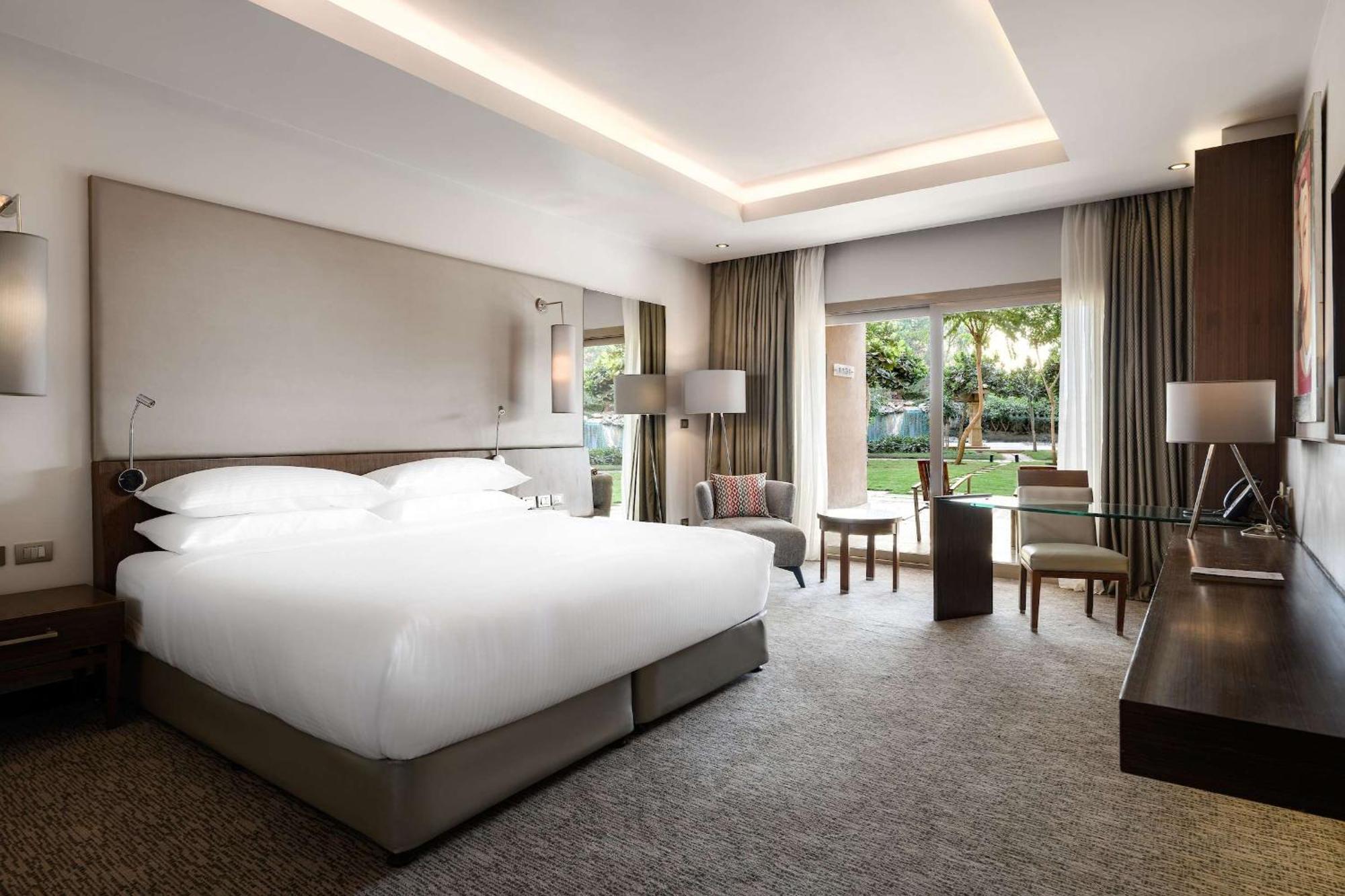 Hotel Dusit Thani Lakeview 5*