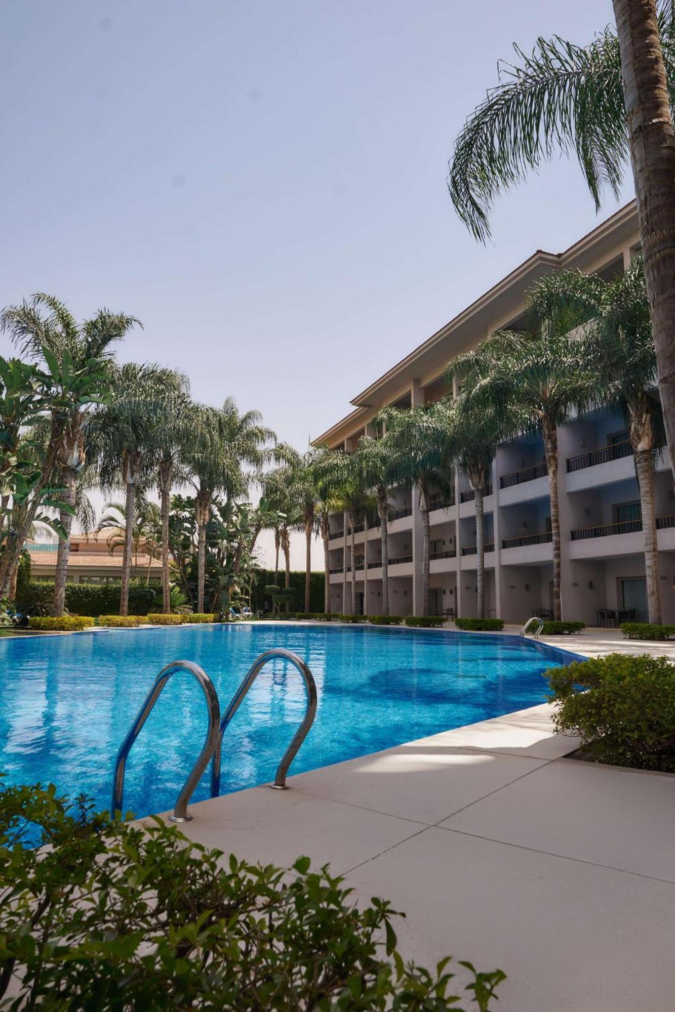 Dusit Thani Lakeview Hotel 5*