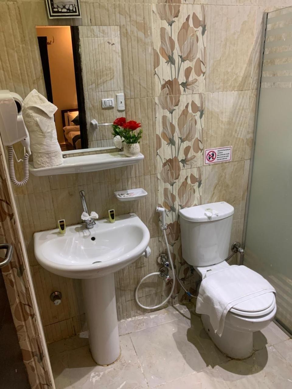 Anubis Kingdom Pyramids Hostel Kafrat al Jabal