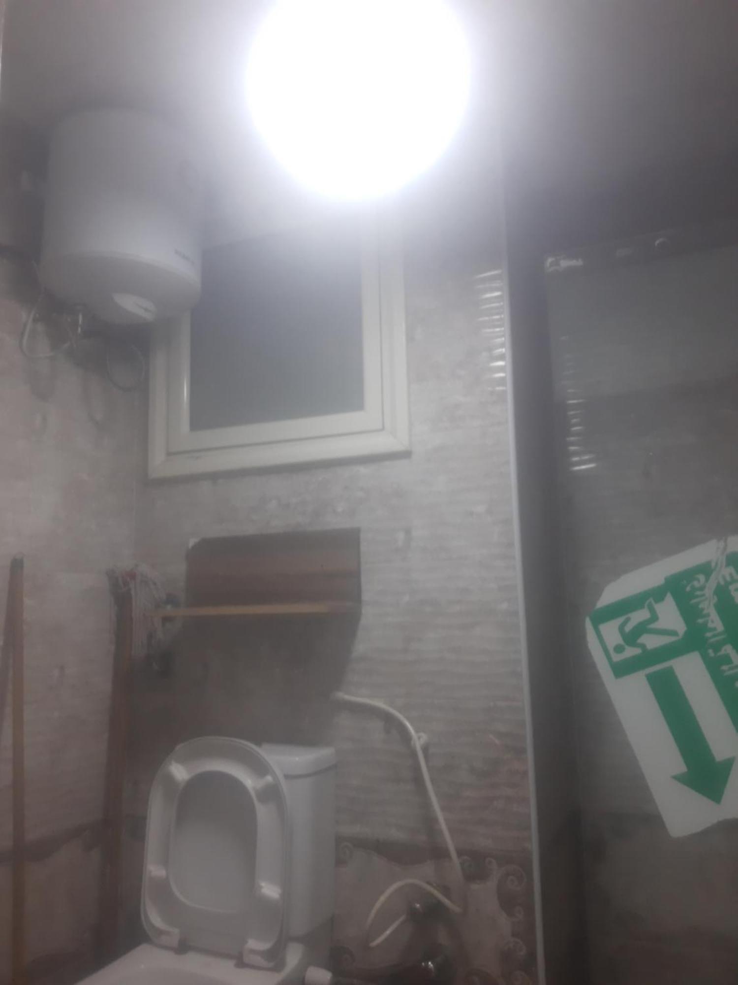 Private Entrance Small Bedroom With Bathroom No Cooking Allowed In *