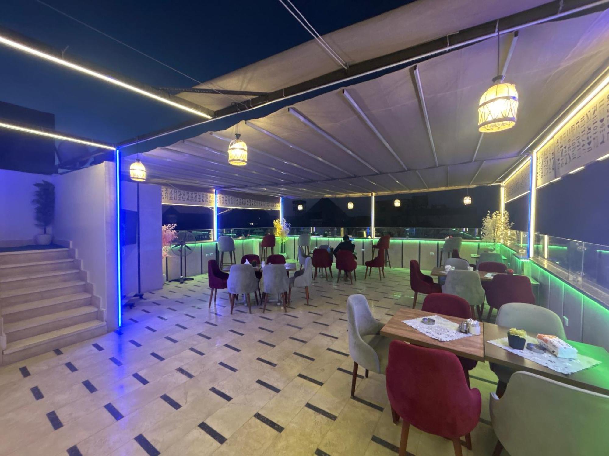 Paradise Pyramids View Apartment
