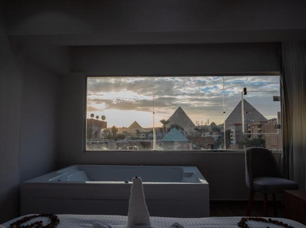 Tuya Great Pyramids Hotel Kafrat al Jabal