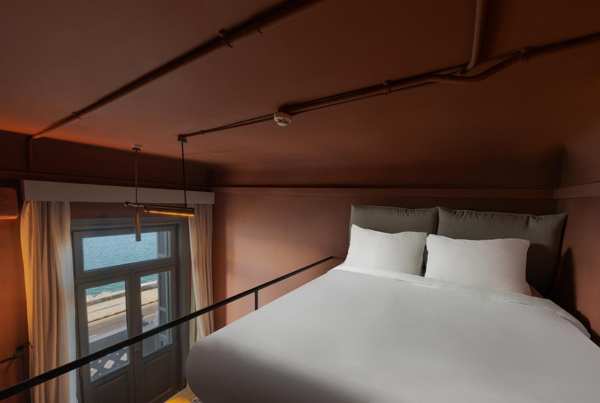 Grey L Corniche Apartment *