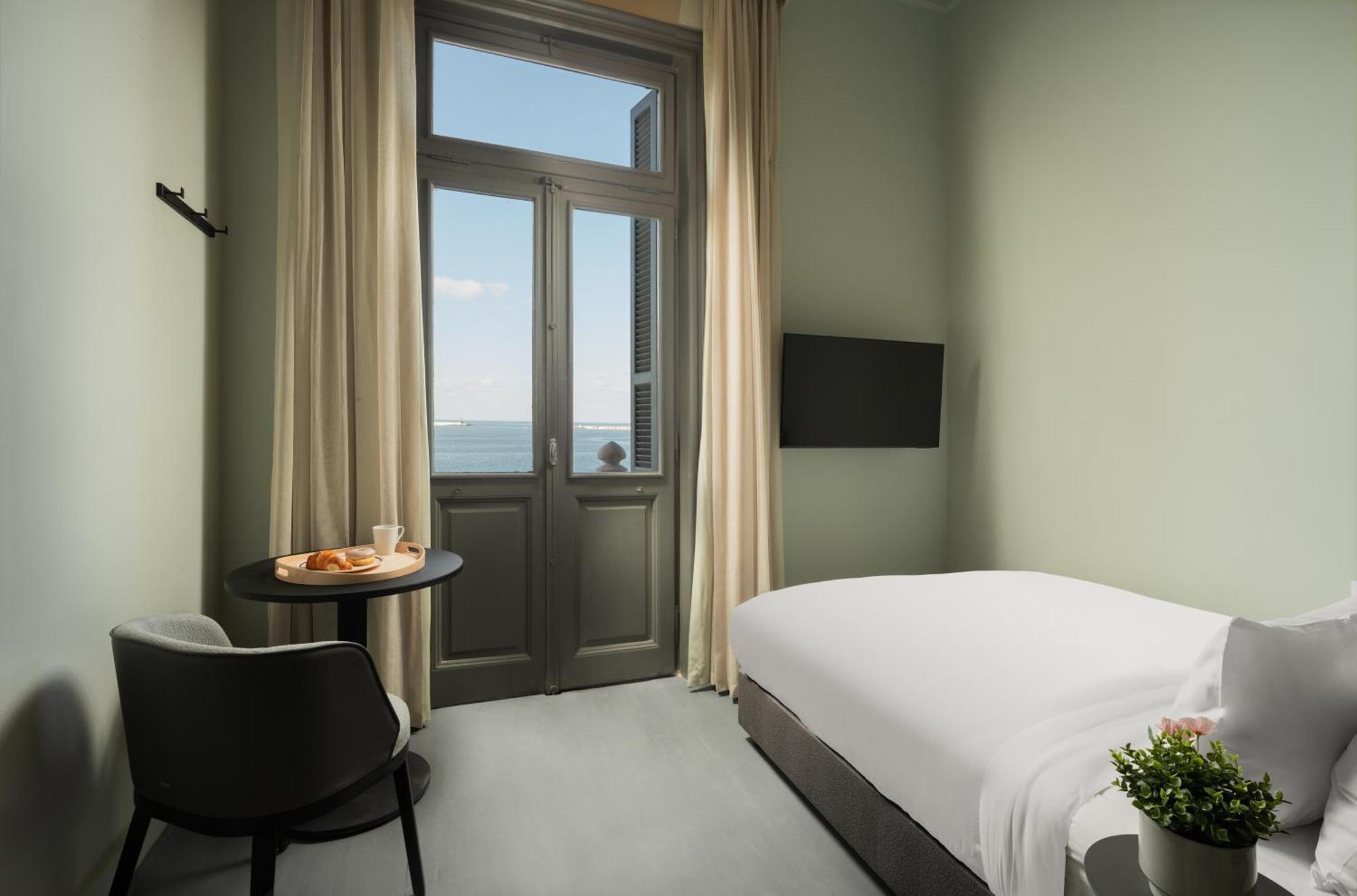 Grey L Corniche Apartament *