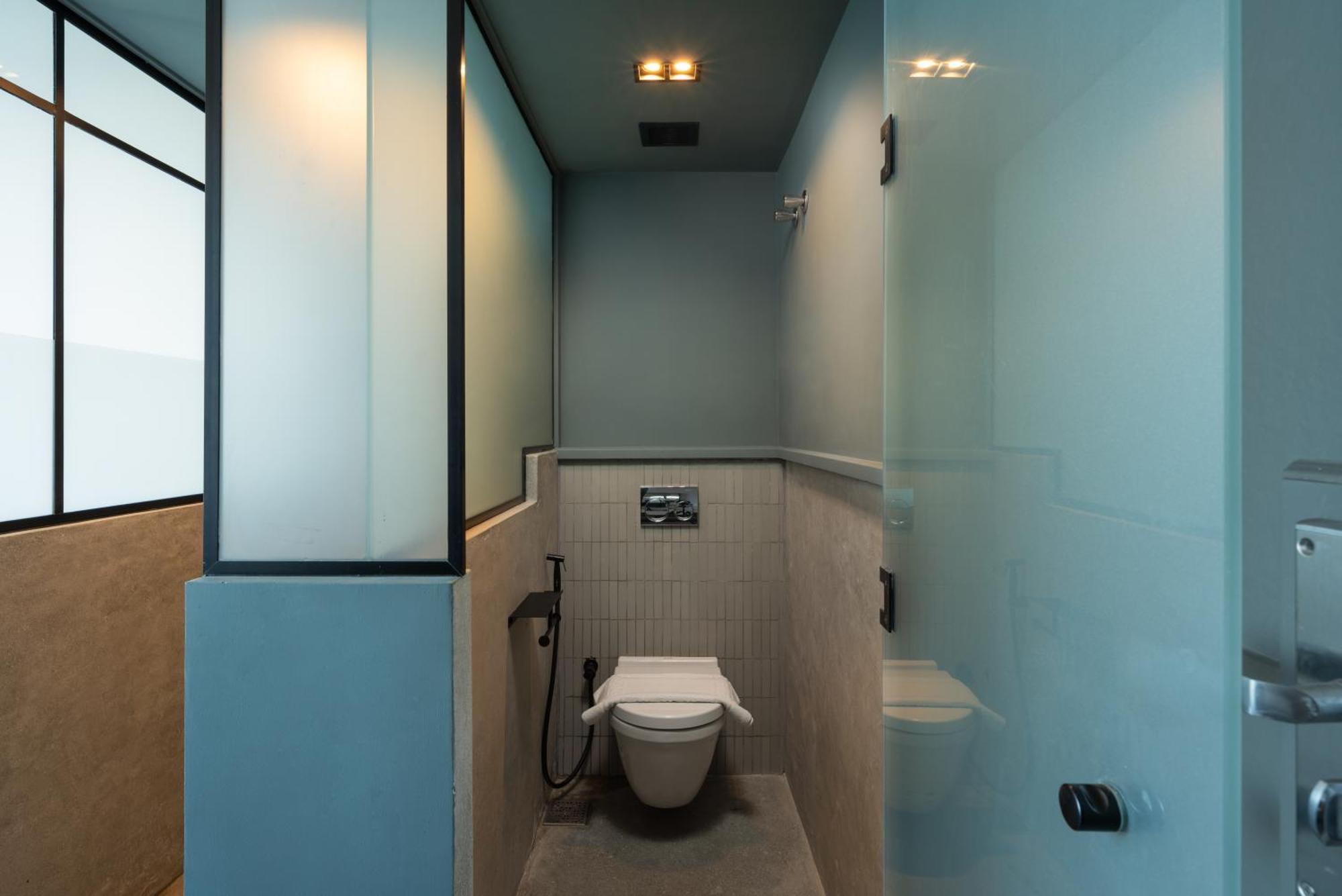 Grey L Corniche Apartment *