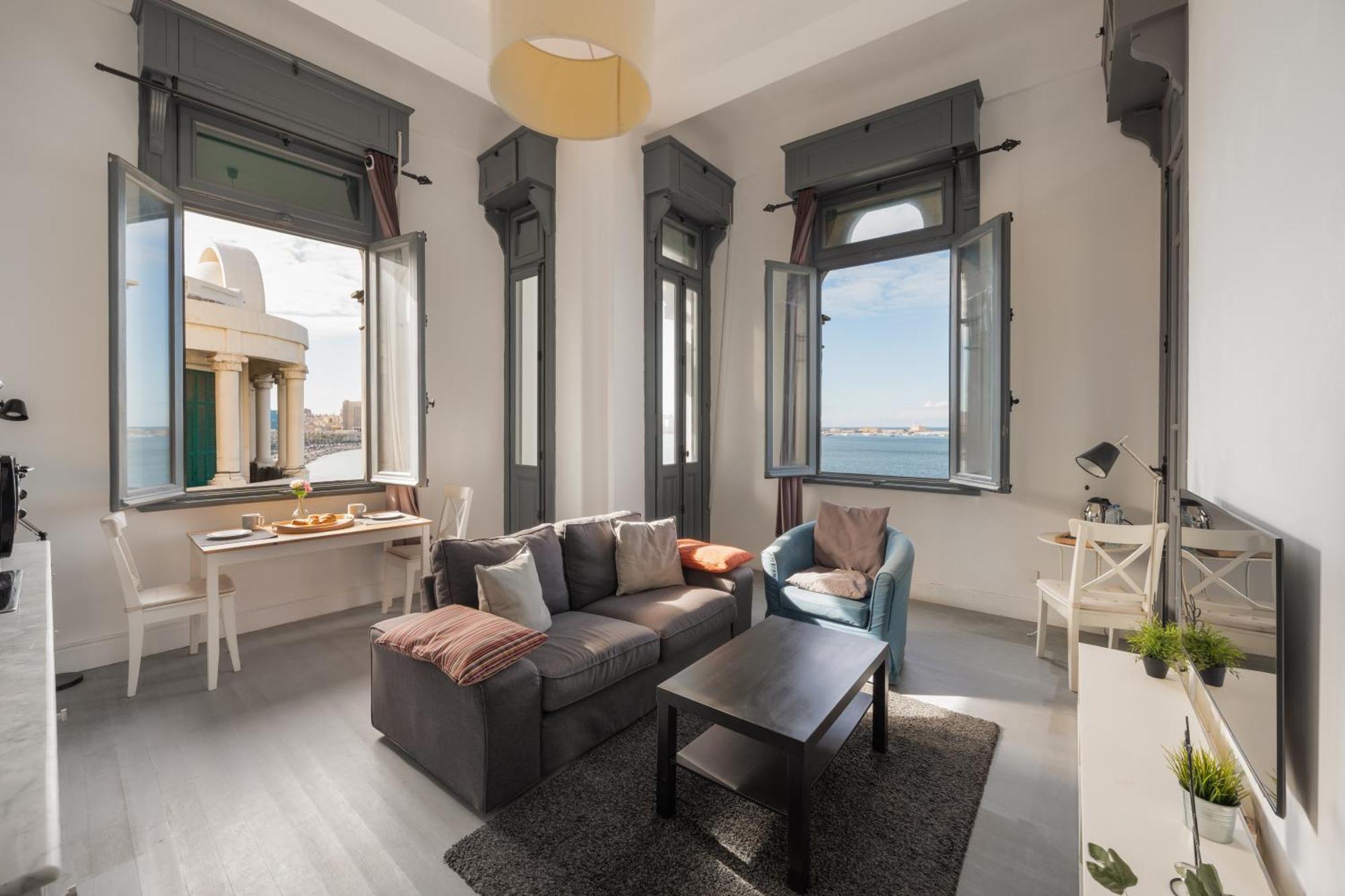 Grey L Corniche Little Venice Apartment