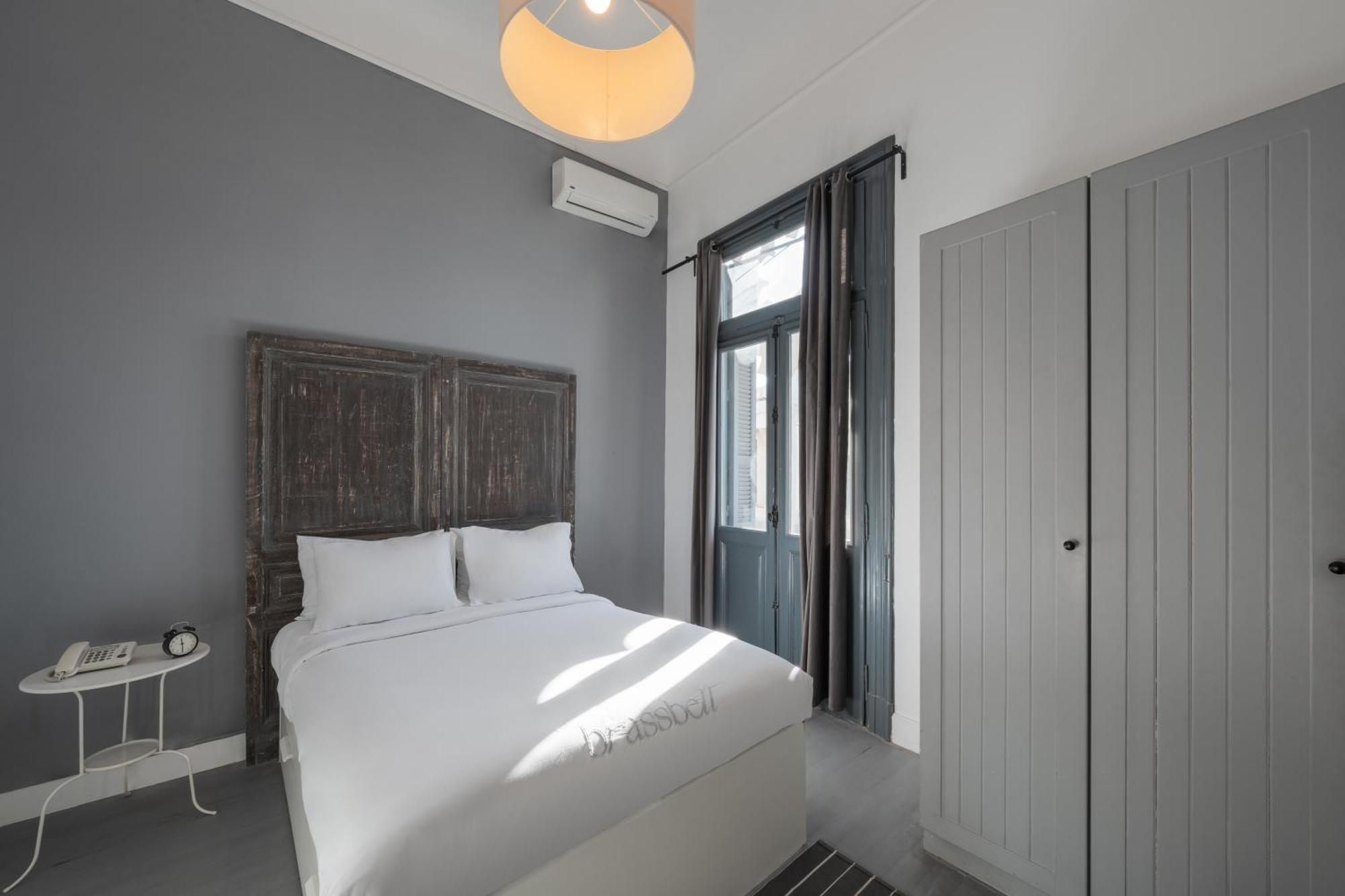 Grey L Corniche Little Venice