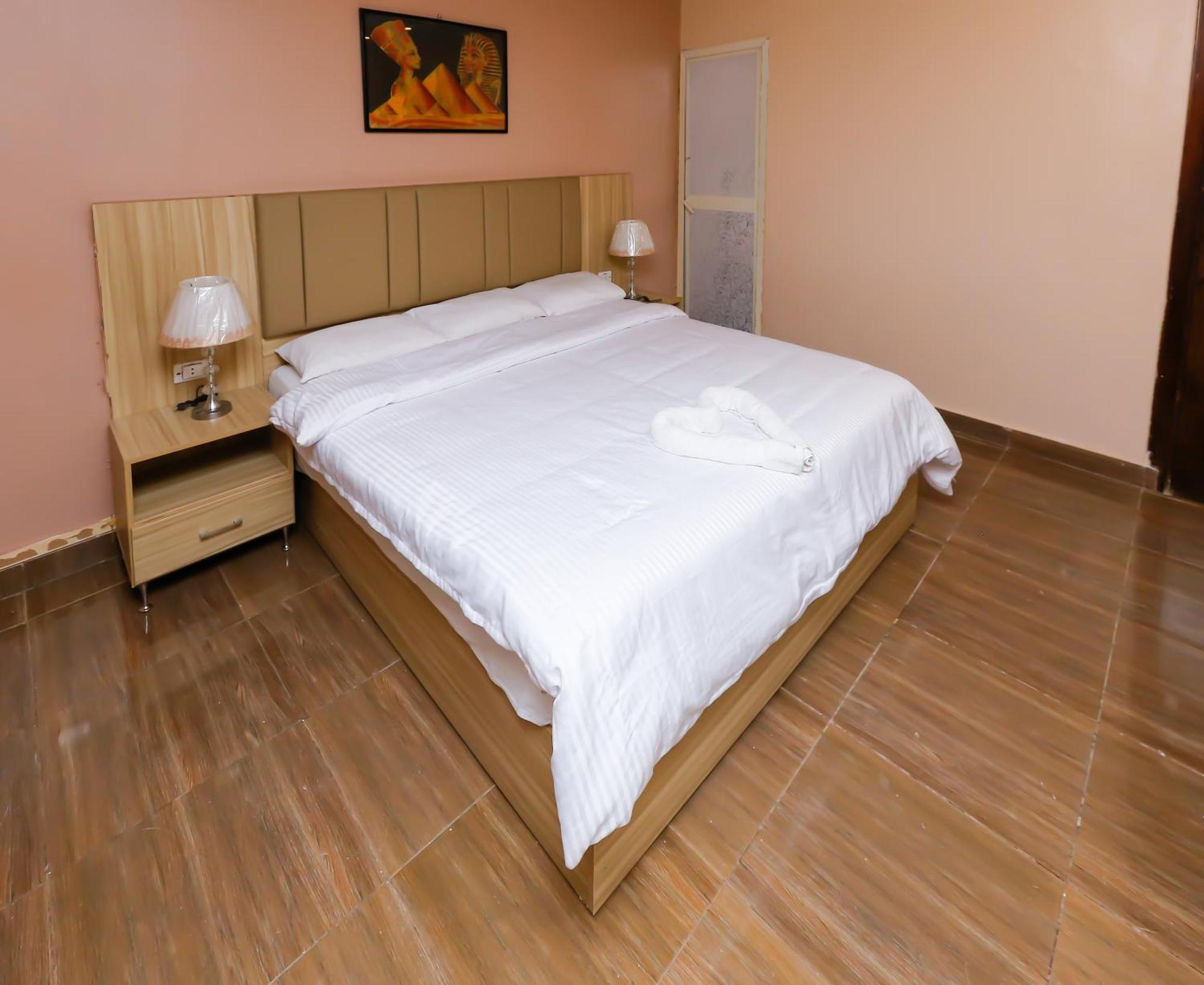 Pyramids Express View Hotel 3*
