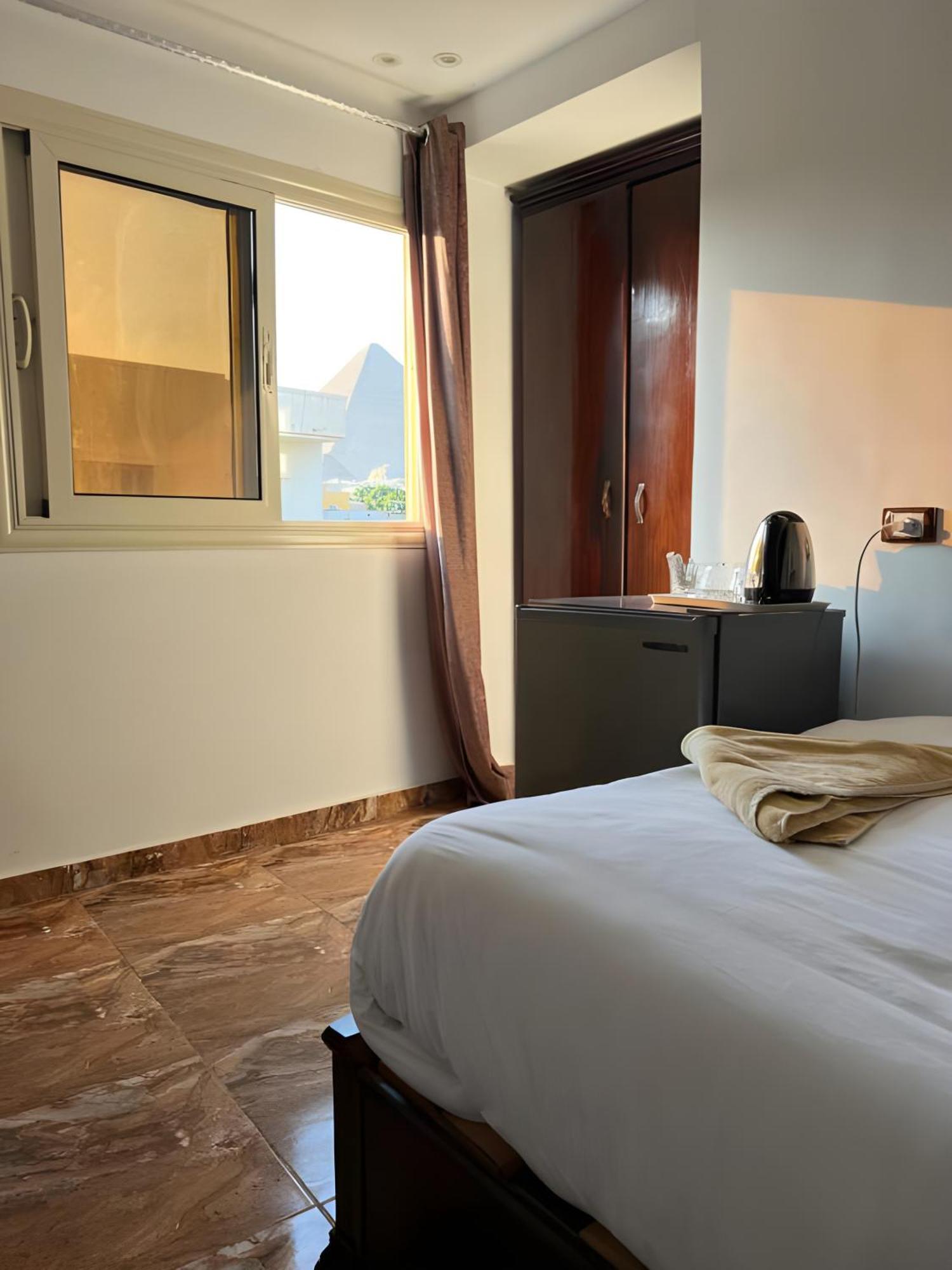 Golden Pyramids Of The Middle East 3*