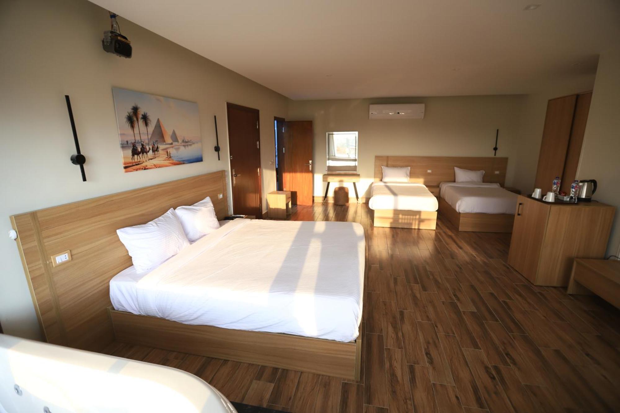 Rosetta Pyramids Hotel *