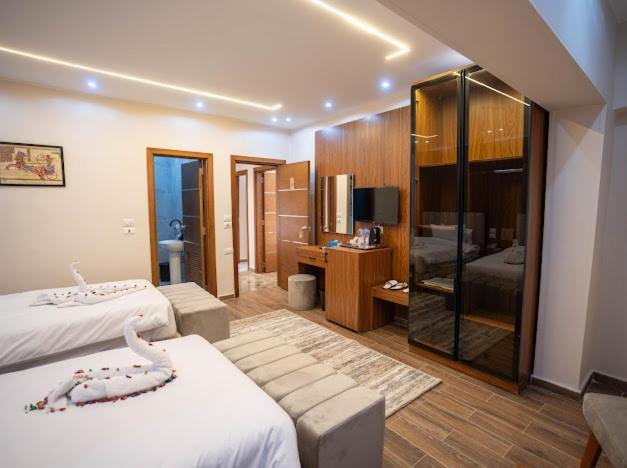 Tuya Pyramid View Hotel *