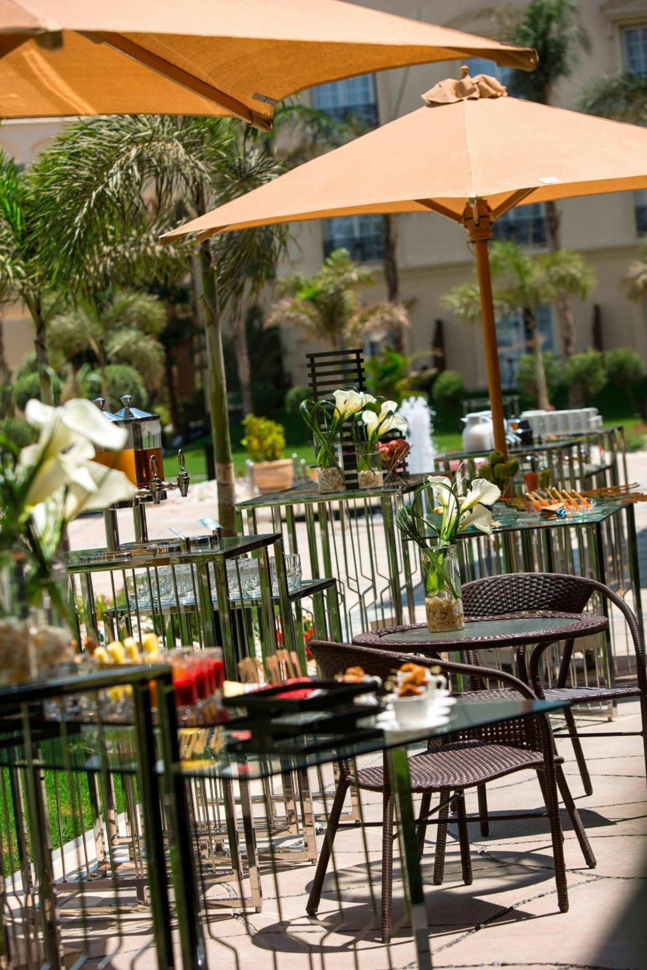 Renaissance Mirage City Otel