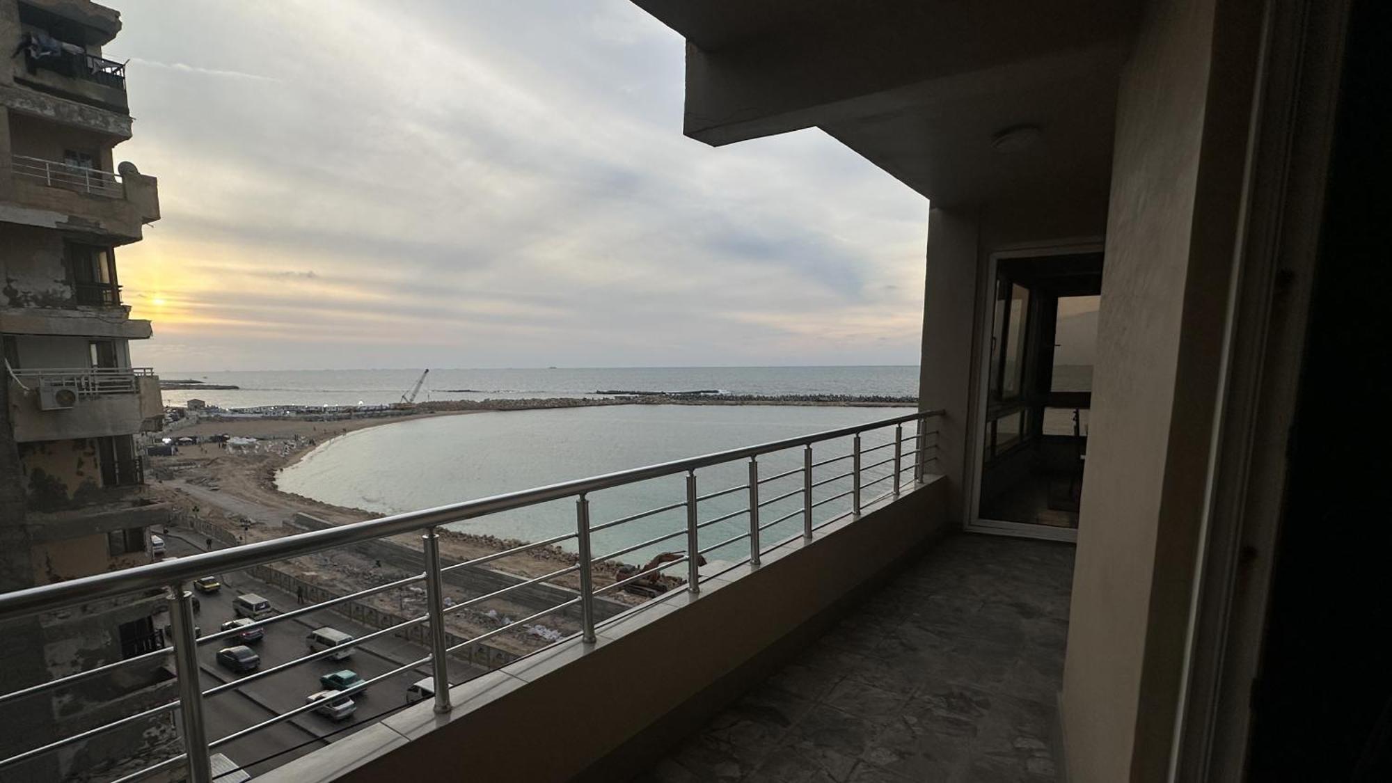 Apartment First Row Spacious Seaview
