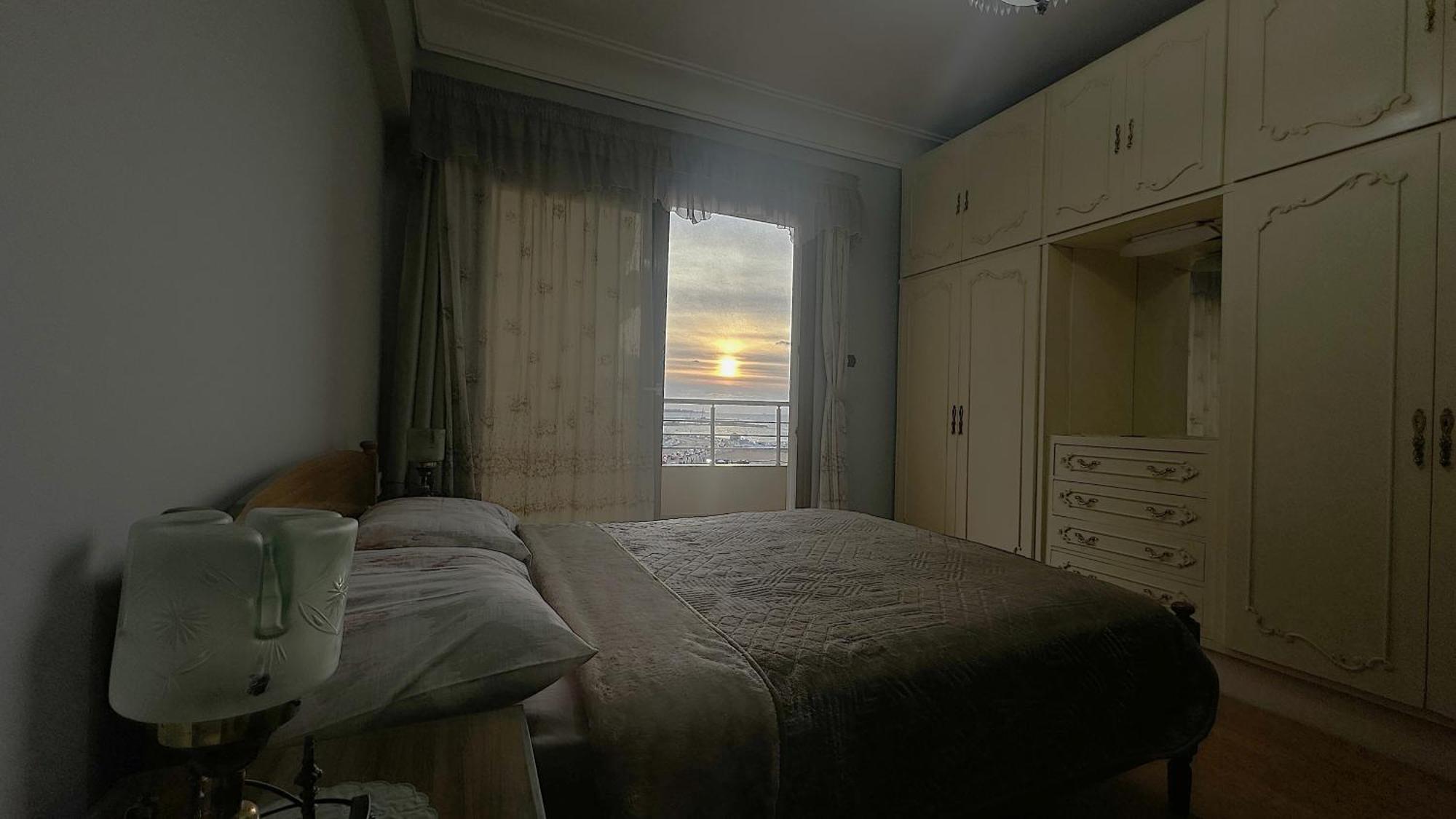 First Row Spacious Seaview Apartment *