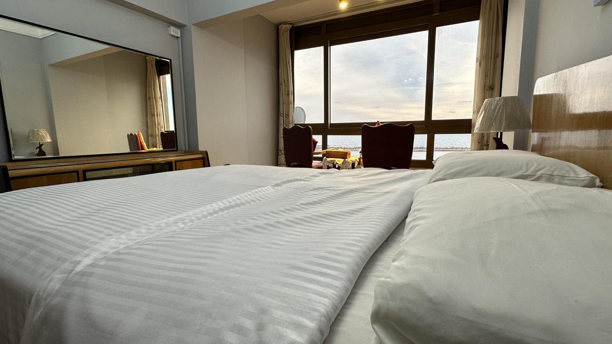 Apartment First Row Spacious Seaview *